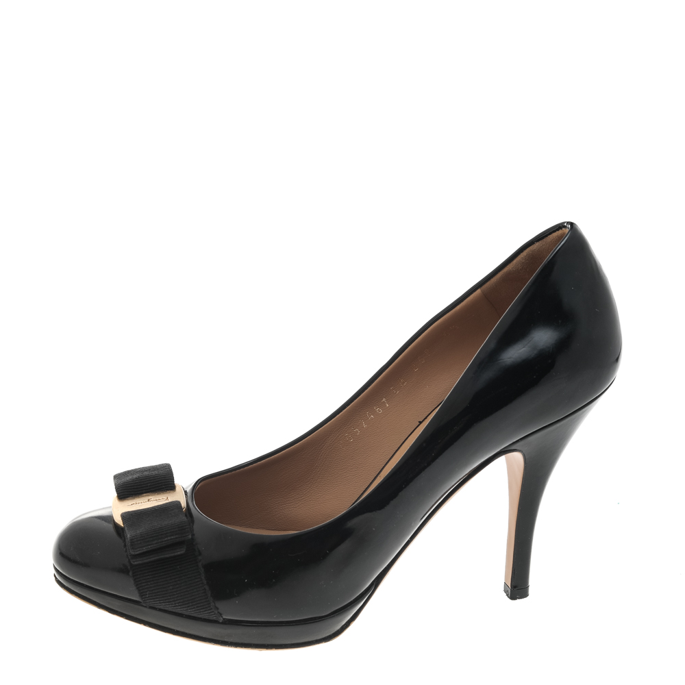 

Salvatore Ferragamo Black Patent Leather Vara Bow Pumps Size