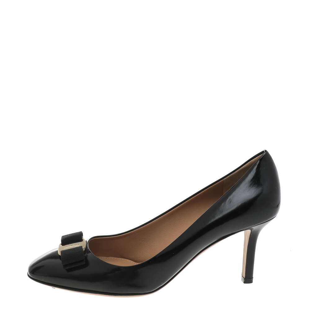 

Salvatore Ferragamo Black Leather Vara Bow Pumps Size