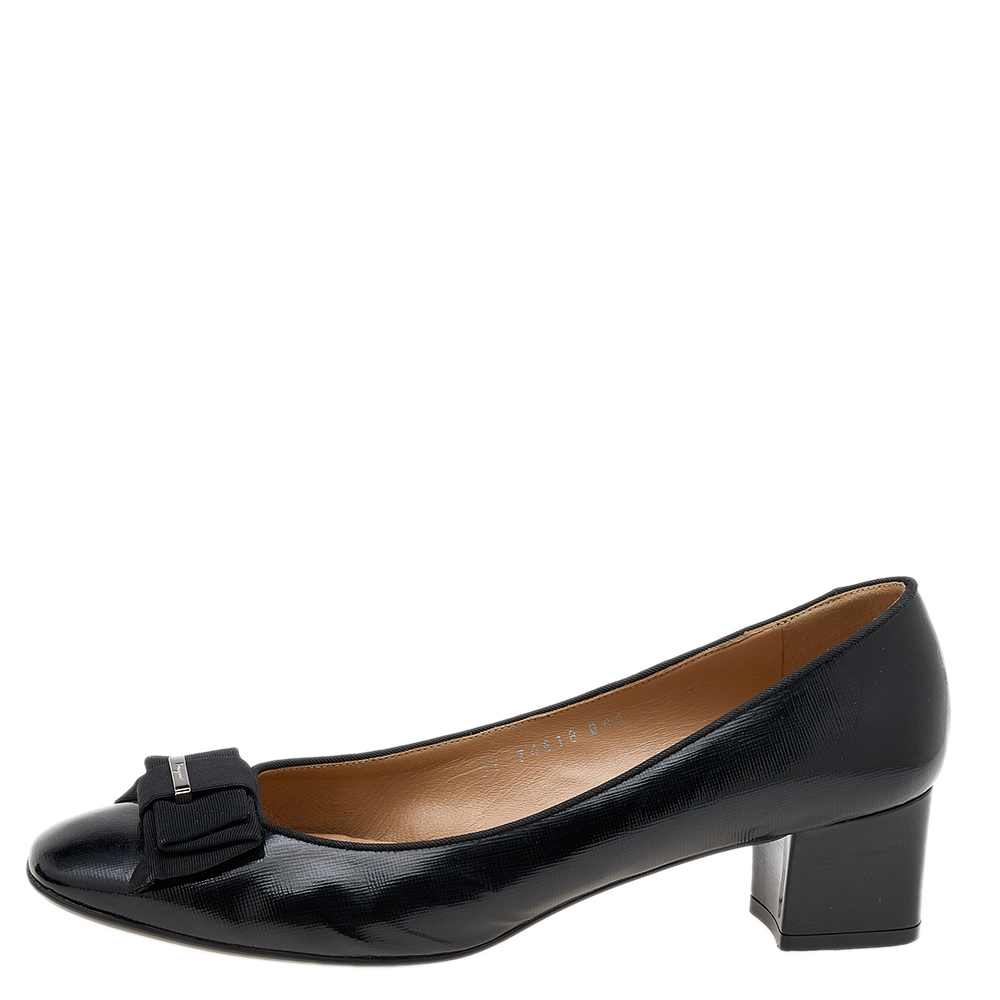 

Salvatore Ferragamo Black Patent Leather Vara Bow Block Heel Pumps Size