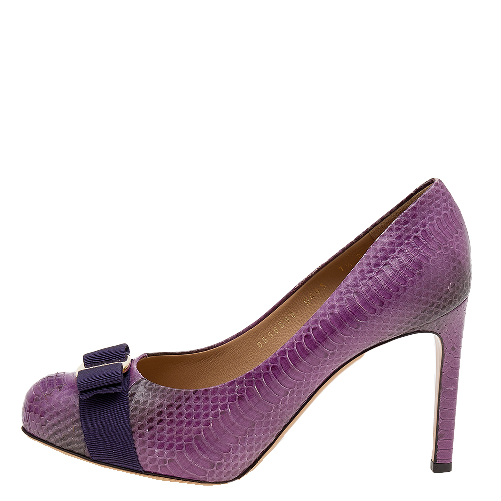 

Salvatore Ferragamo Purple Water Snake Pimpa Vara Bow Pumps Size