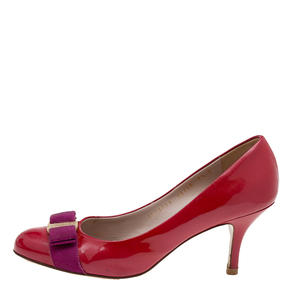 

Salvatore Ferragamo Red Patent Leather Vara Bow Pumps Size