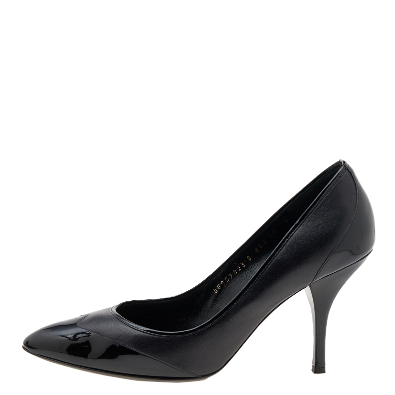 

Salvatore Ferragamo Black Patent and Leather Round Toe Pumps Size