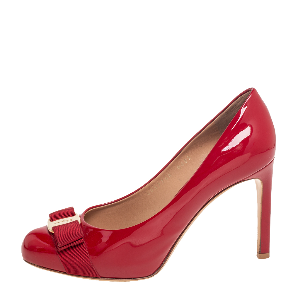 

Salvatore Ferragamo Red Patent Leather Vara Bow Round Toe Platform Pumps Size