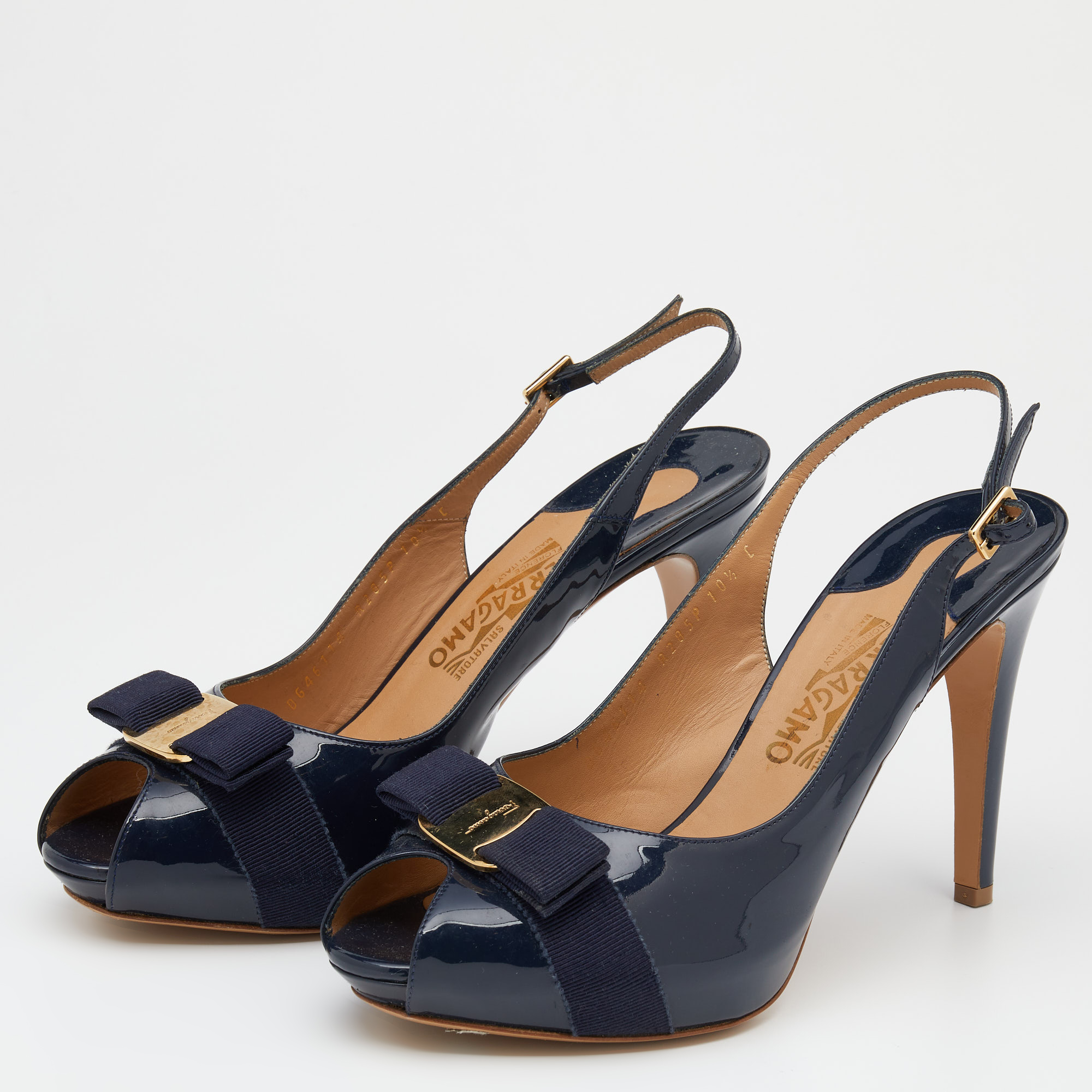 

Salvatore Ferragamo Navy Blue Patent Leather Vara Bow Slingback Sandals Size