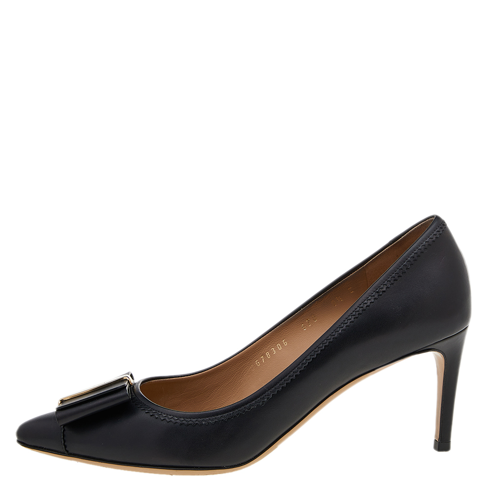 

Salvatore Ferragamo Black Leather Vara Bow Pumps Size