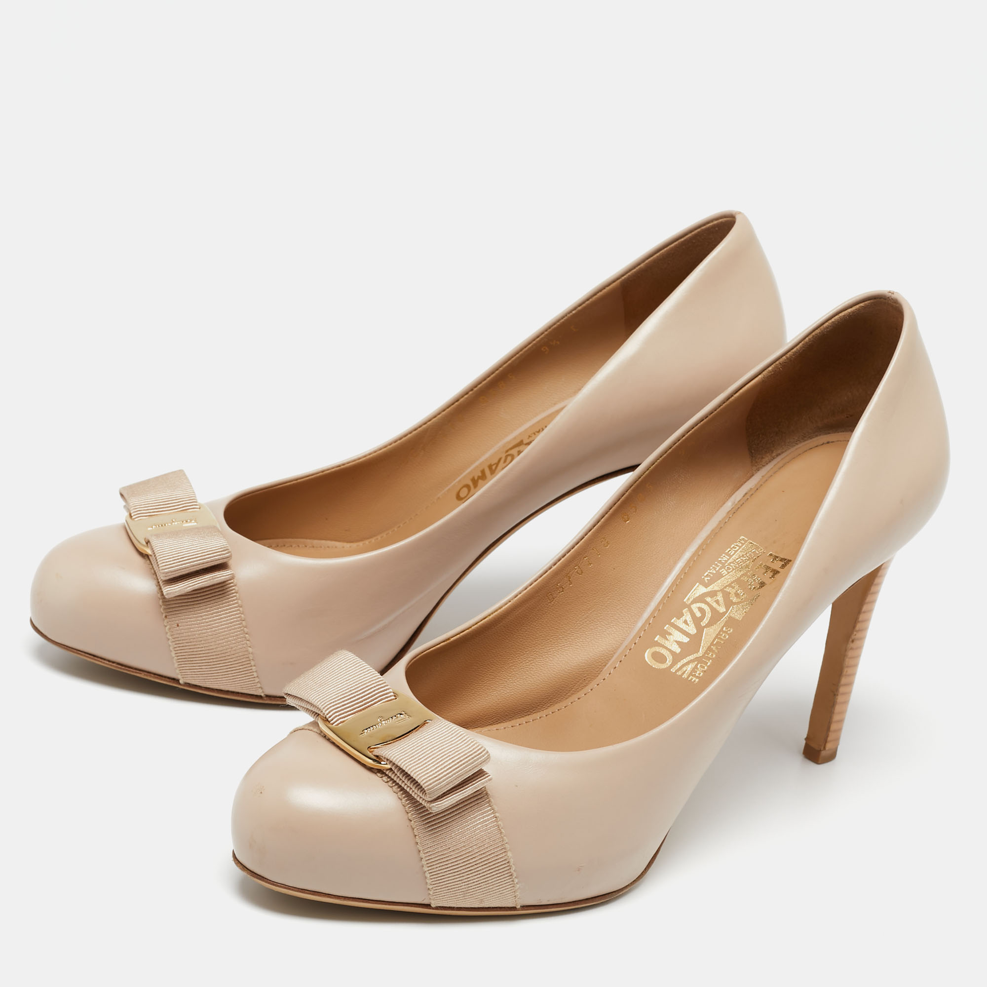 

Salvatore Ferragamo Nude Pink Leather Vara Bow Pumps Size