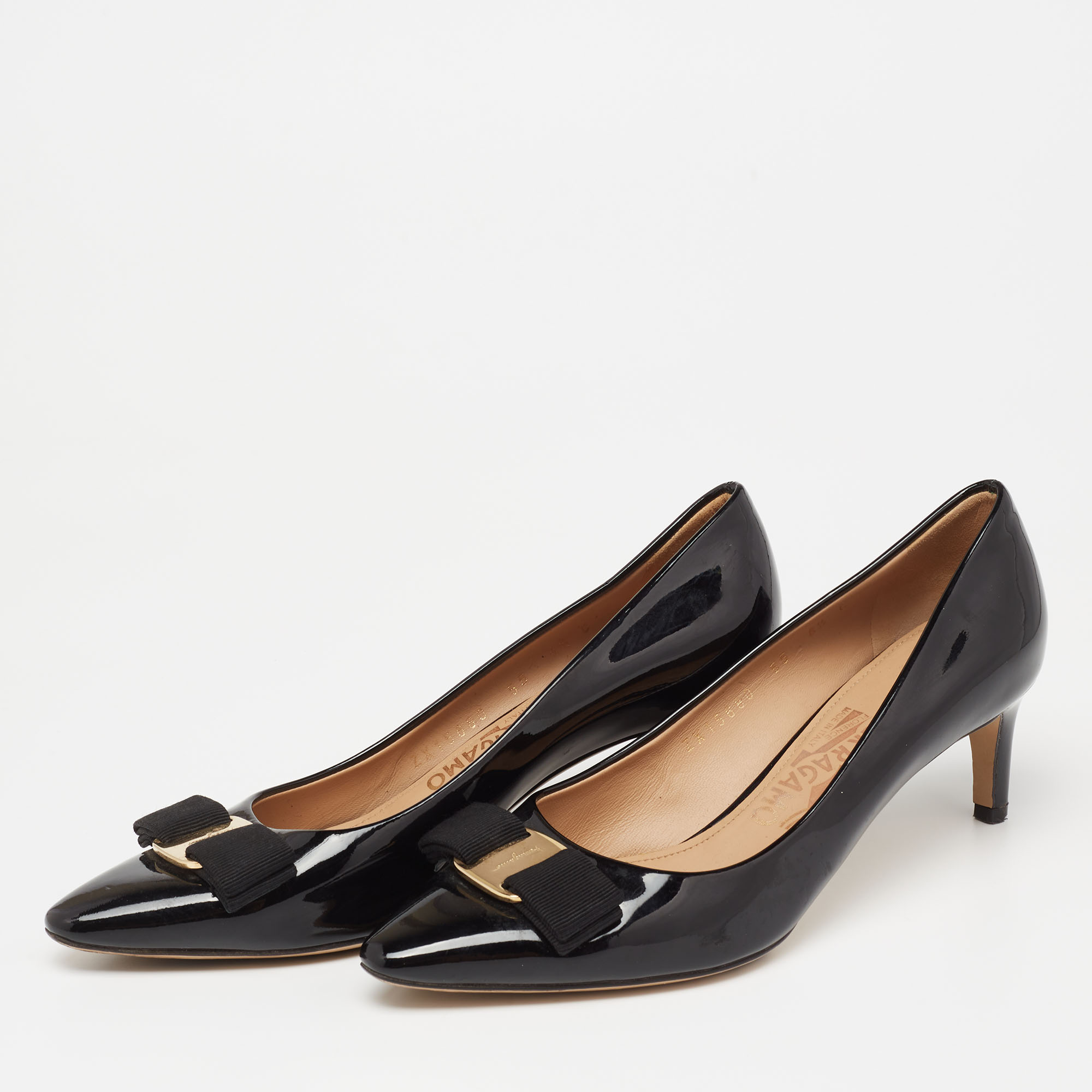 

Salvatore Ferragamo Black Patent Leather Vara Bow Pumps Size