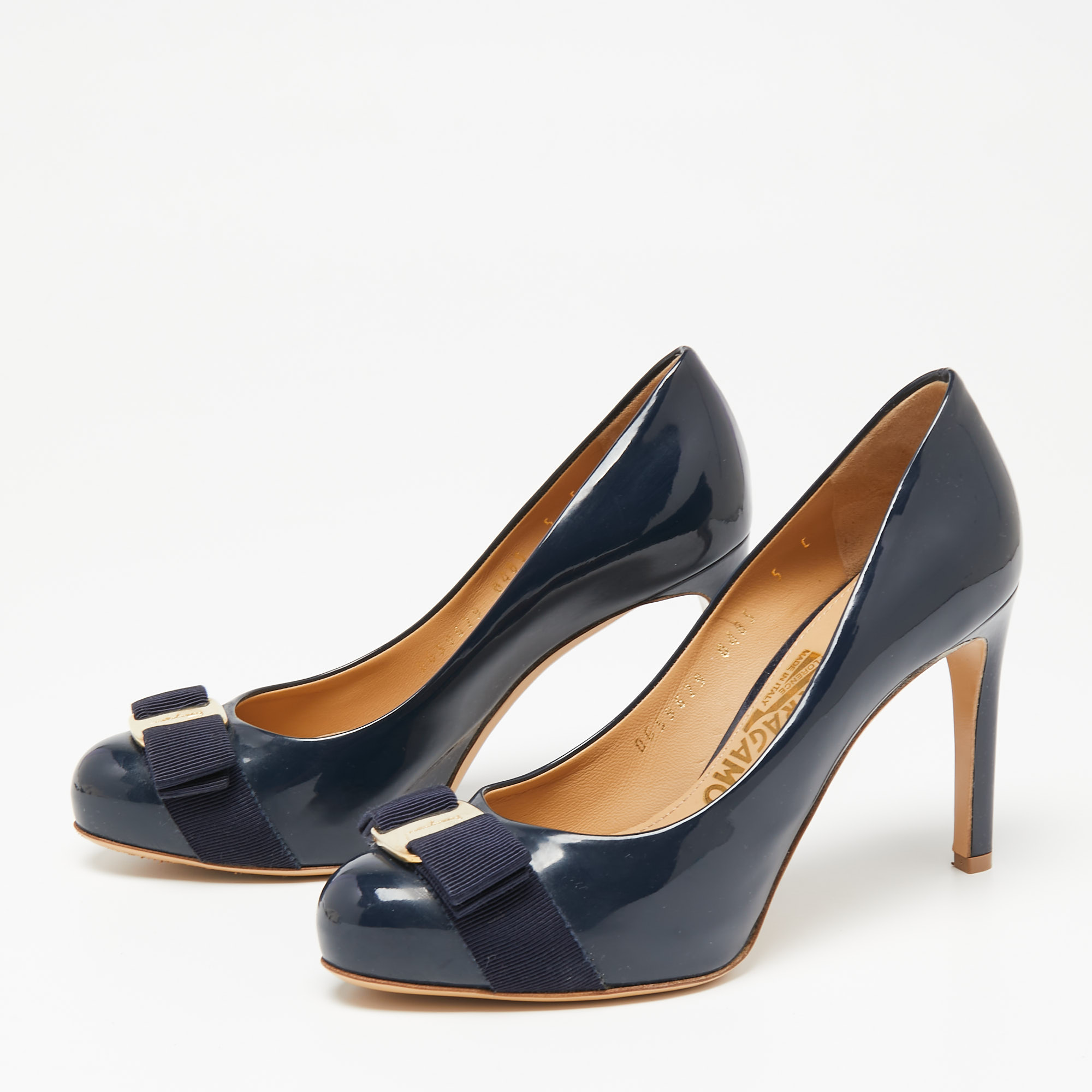 

Salvatore Ferragamo Navy Blue Patent Leather Carla Vara Bow Pumps Size