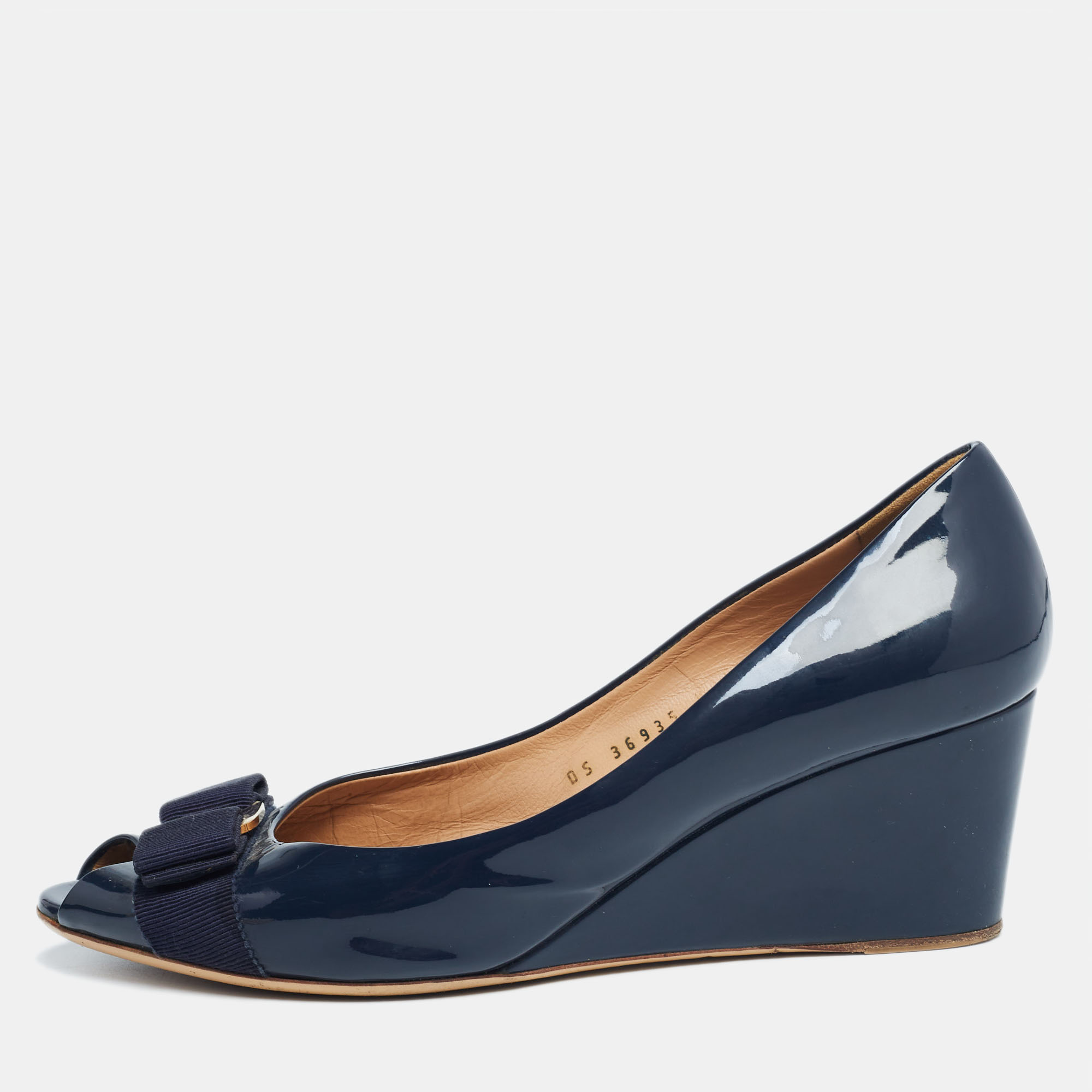 Click to view more detailed imagery on our partner's website Pre-owned Ferragamo Navy Blue Patent Leather Vara Bow Wedge Pumps Size 38