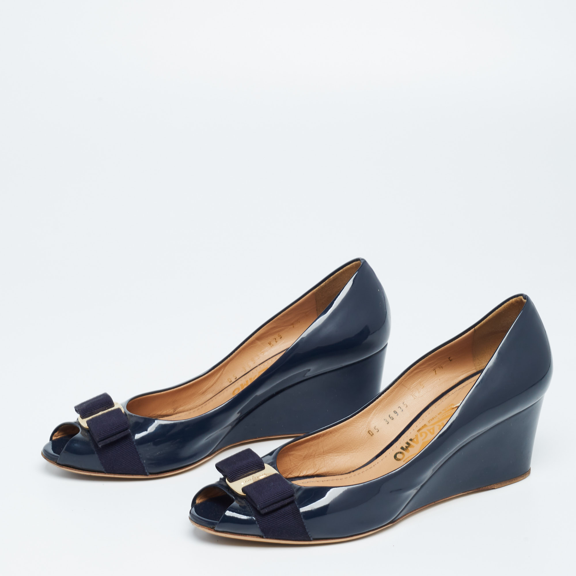 

Salvatore Ferragamo Navy Blue Patent Leather Vara Bow Wedge Pumps Size