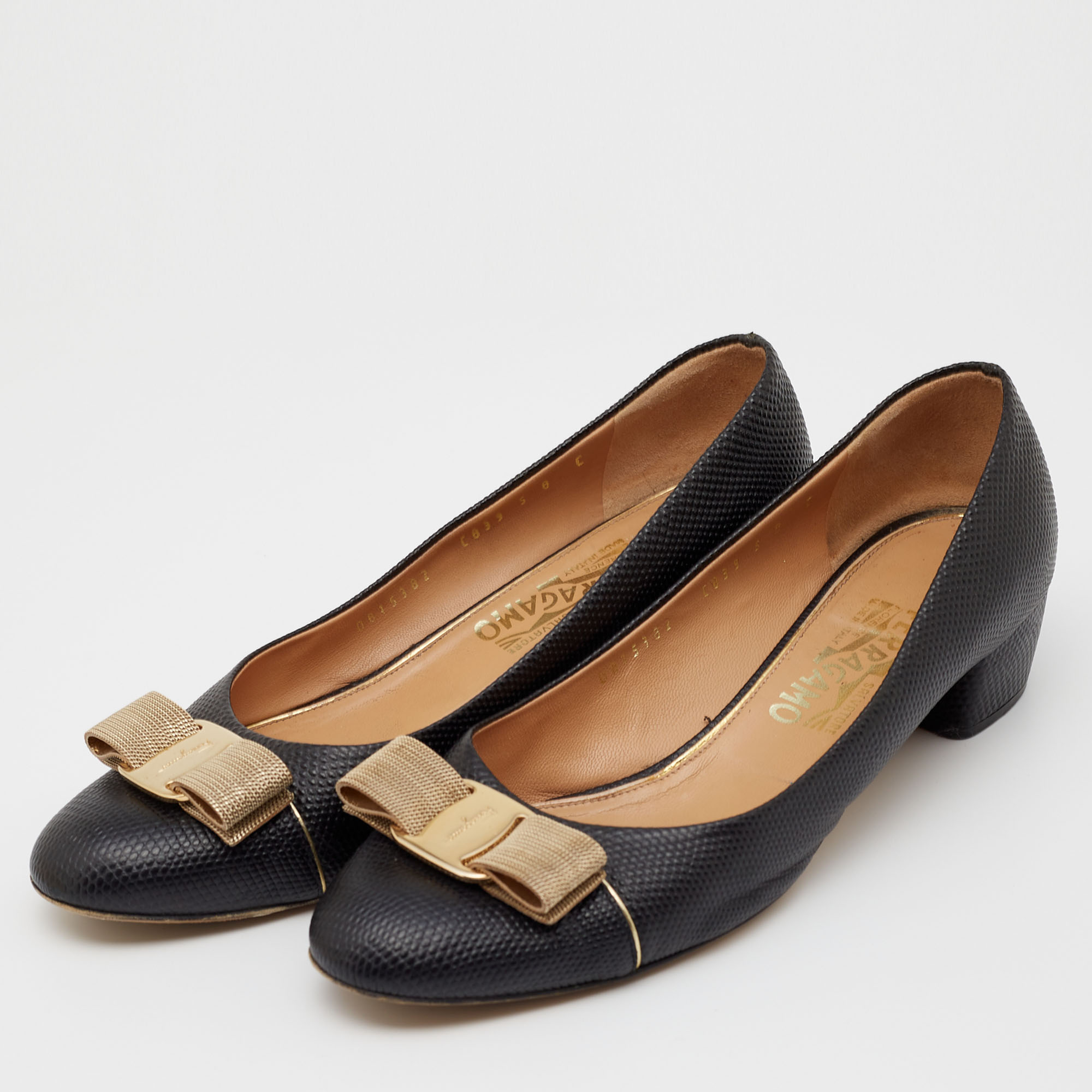 

Salvatore Ferragamo Black Lizard Leather Vara Bow Pumps Size