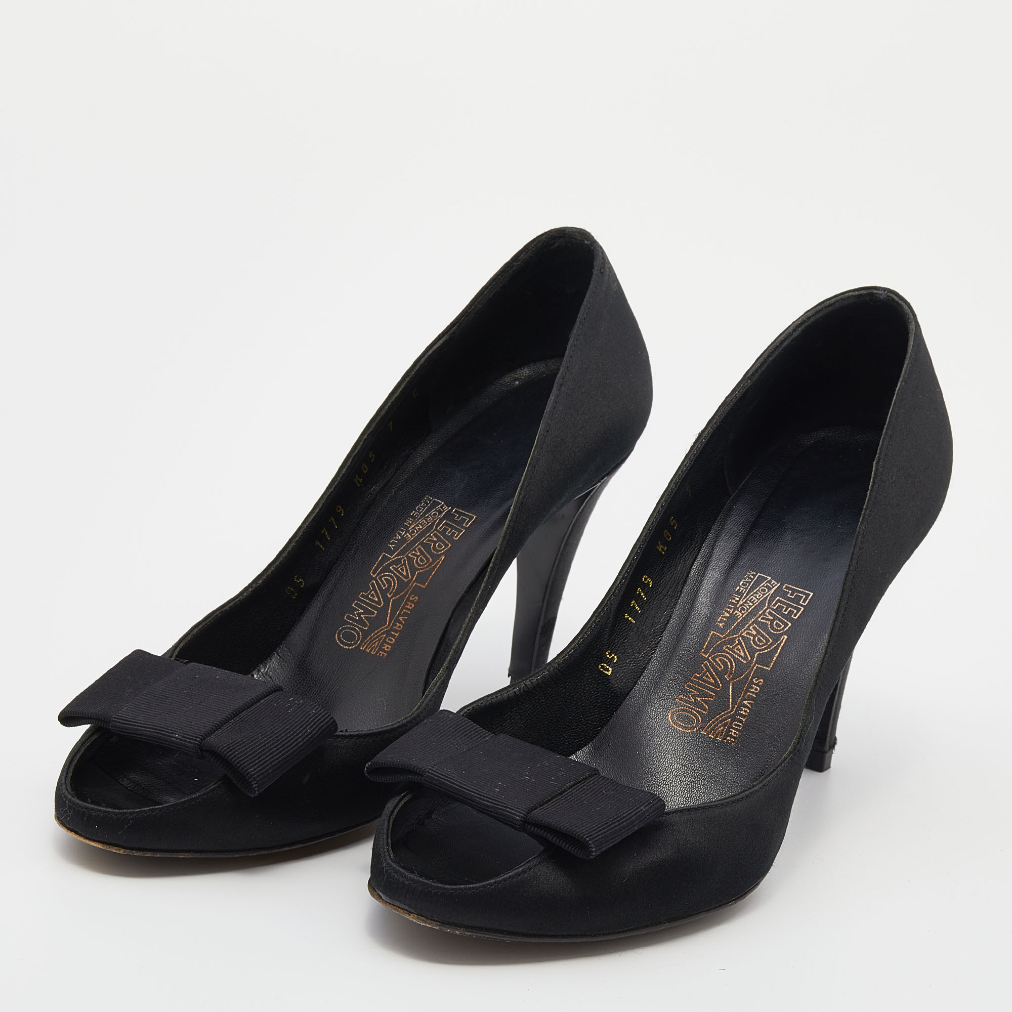 

Salvatore Ferragamo Black Satin Bow Peep Toe Pumps Size