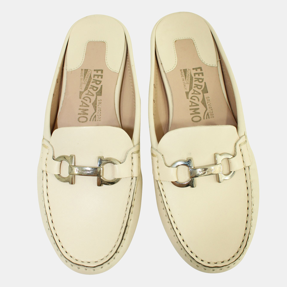 

Salvatore Ferragamo Off-White Dunia Loafers Size EU