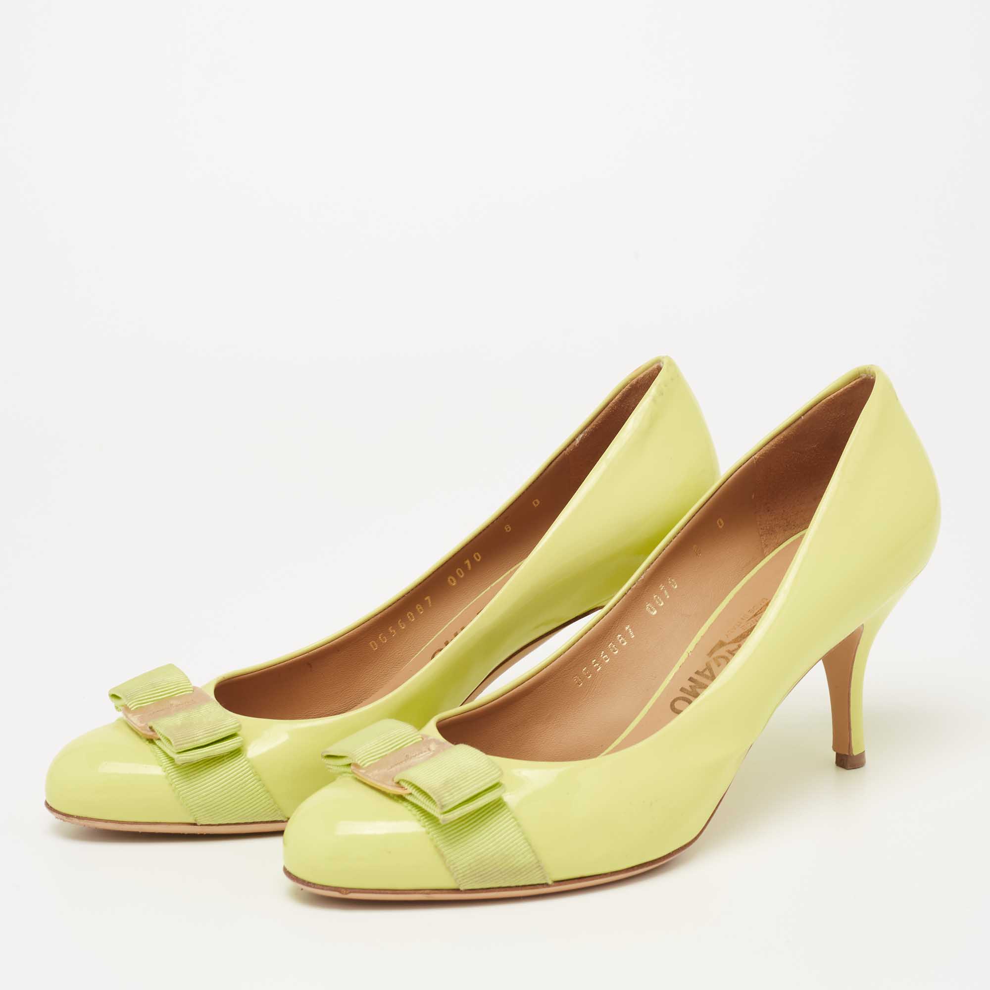 

Salvatore Ferragamo Light Lime Green Patent Leather Vara Bow Pumps Size