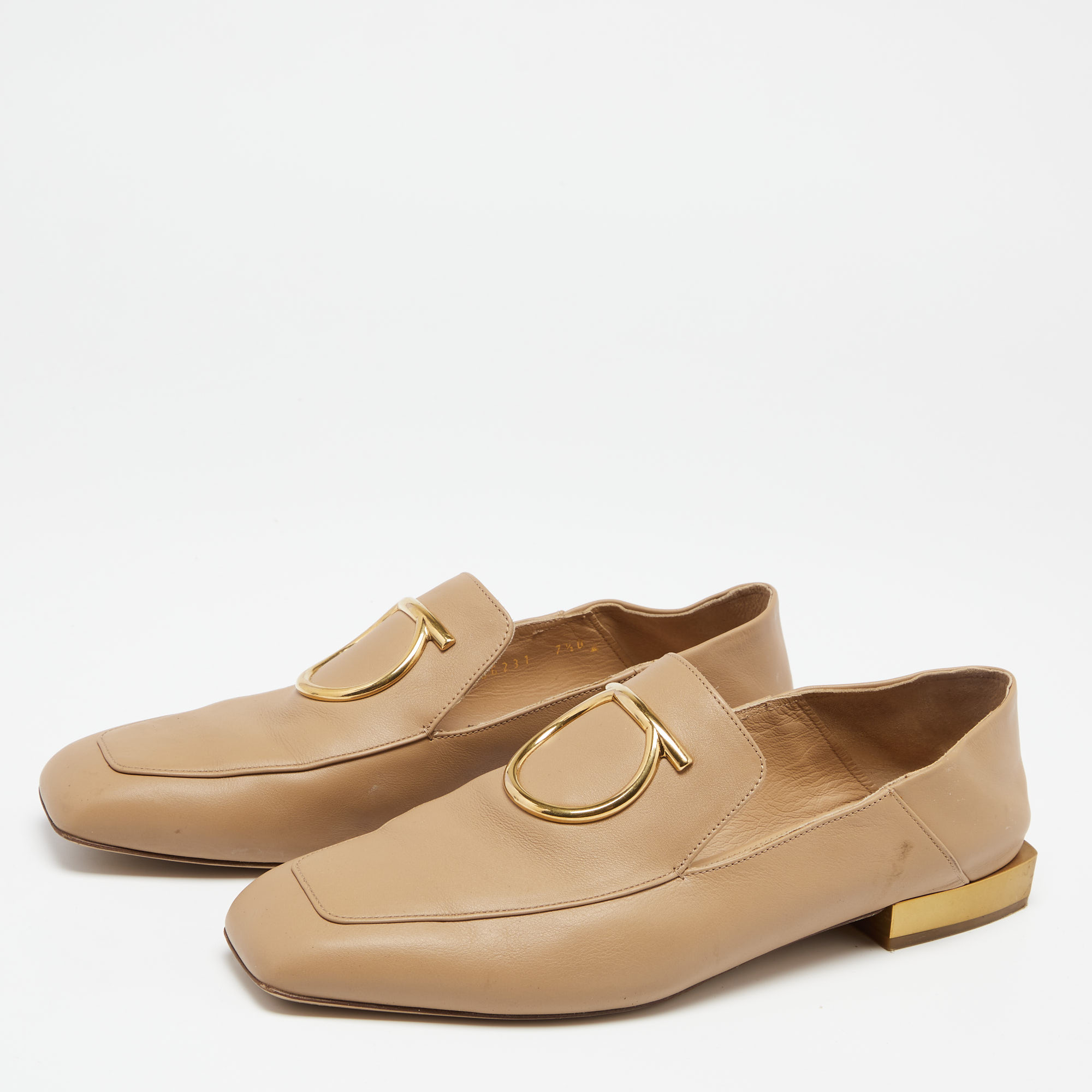 

Salvatore Ferragamo Beige Leather Lana Loafers Size
