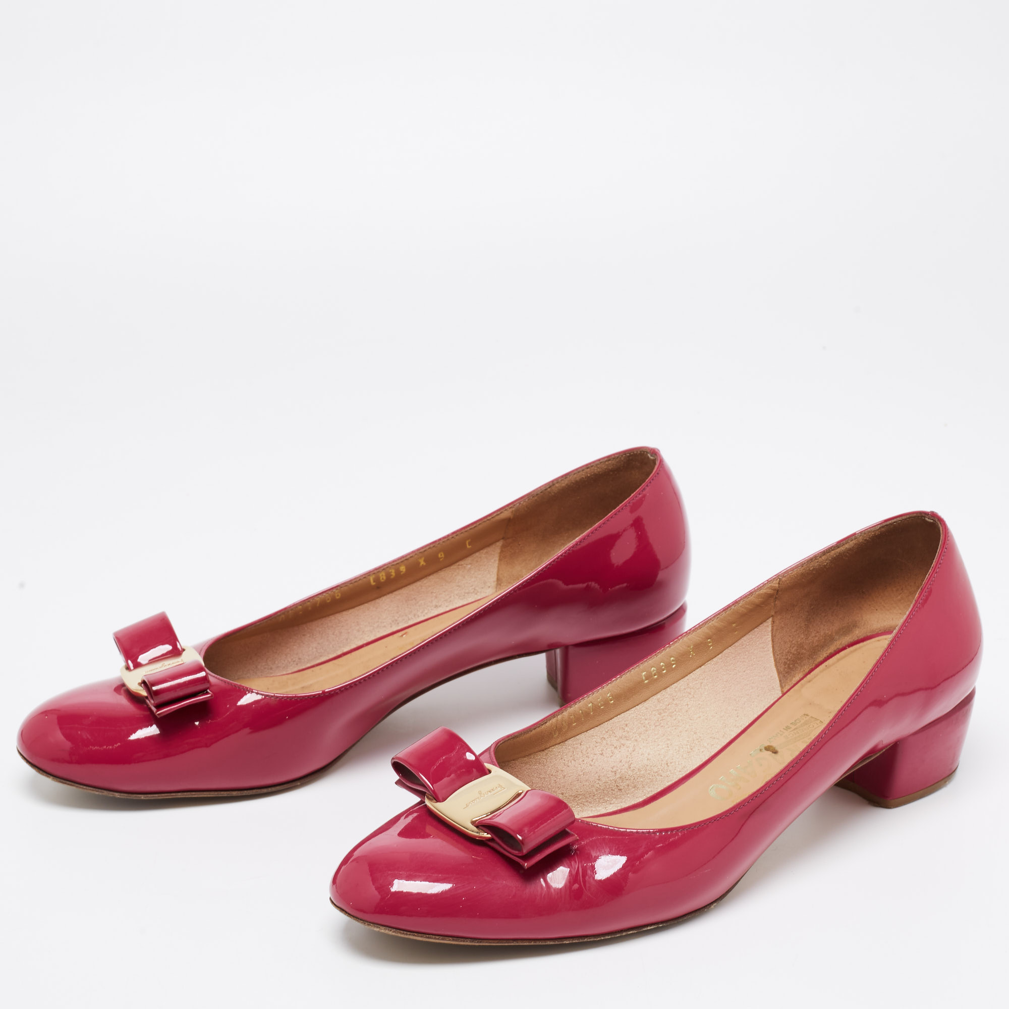 

Salvatore Ferragamo Magenta Patent Leather Vara Bow Pumps Size, Purple