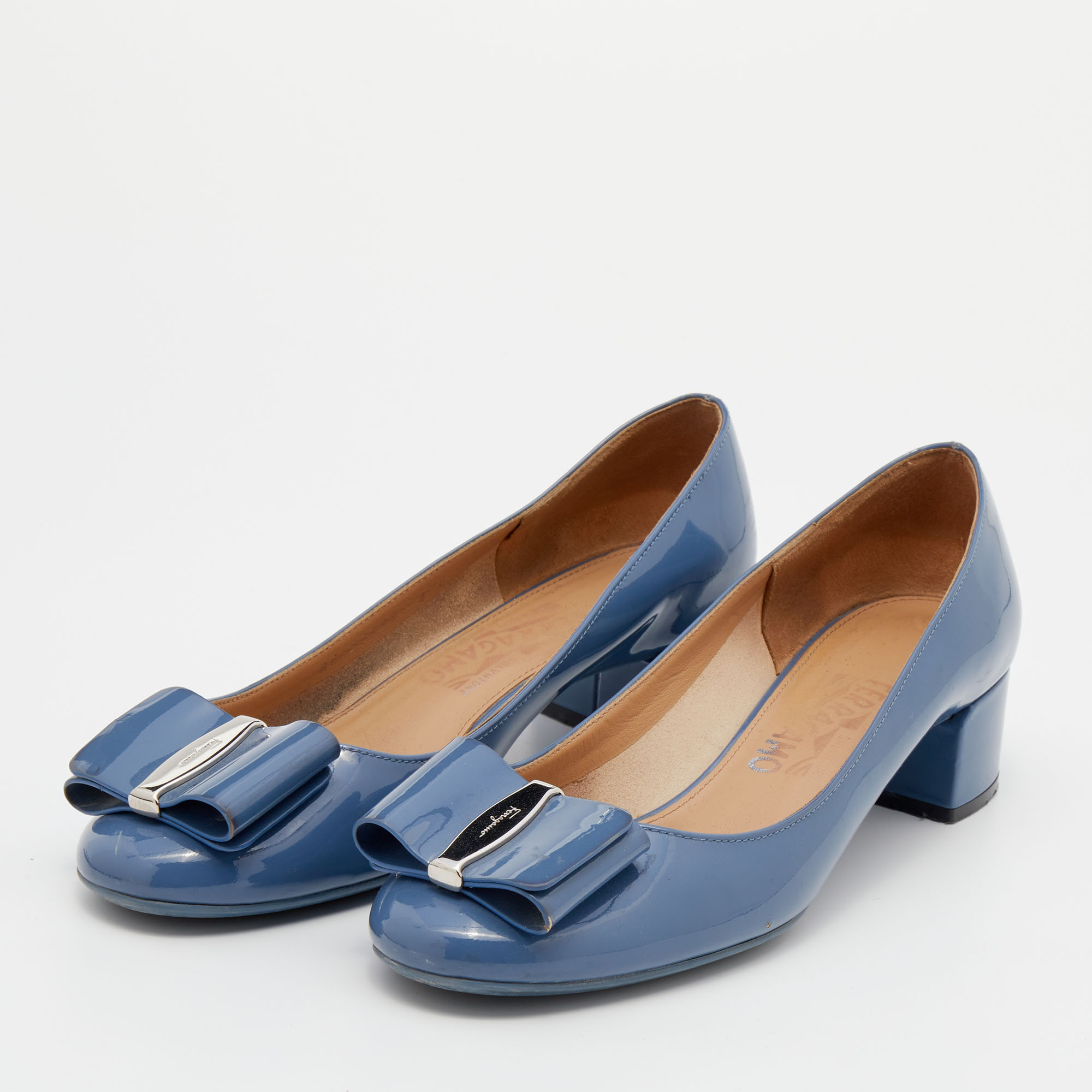 

Salvatore Ferragamo Blue Patent Leather Vara Bow Block Heel Pumps Size