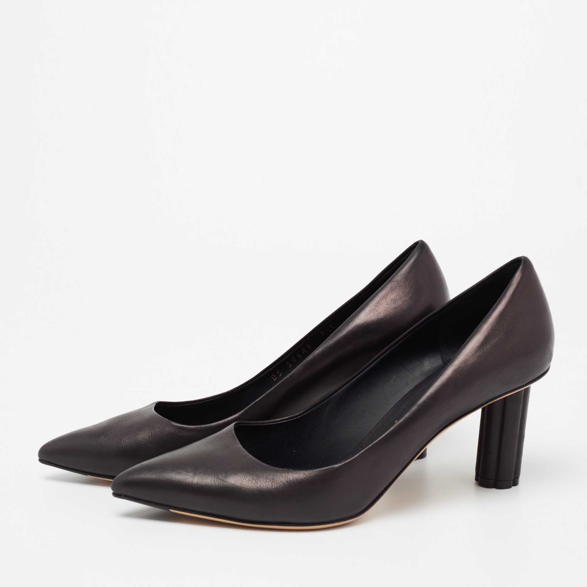 

Salvatore Ferragamo Black Leather Pointed Toe Pumps Size
