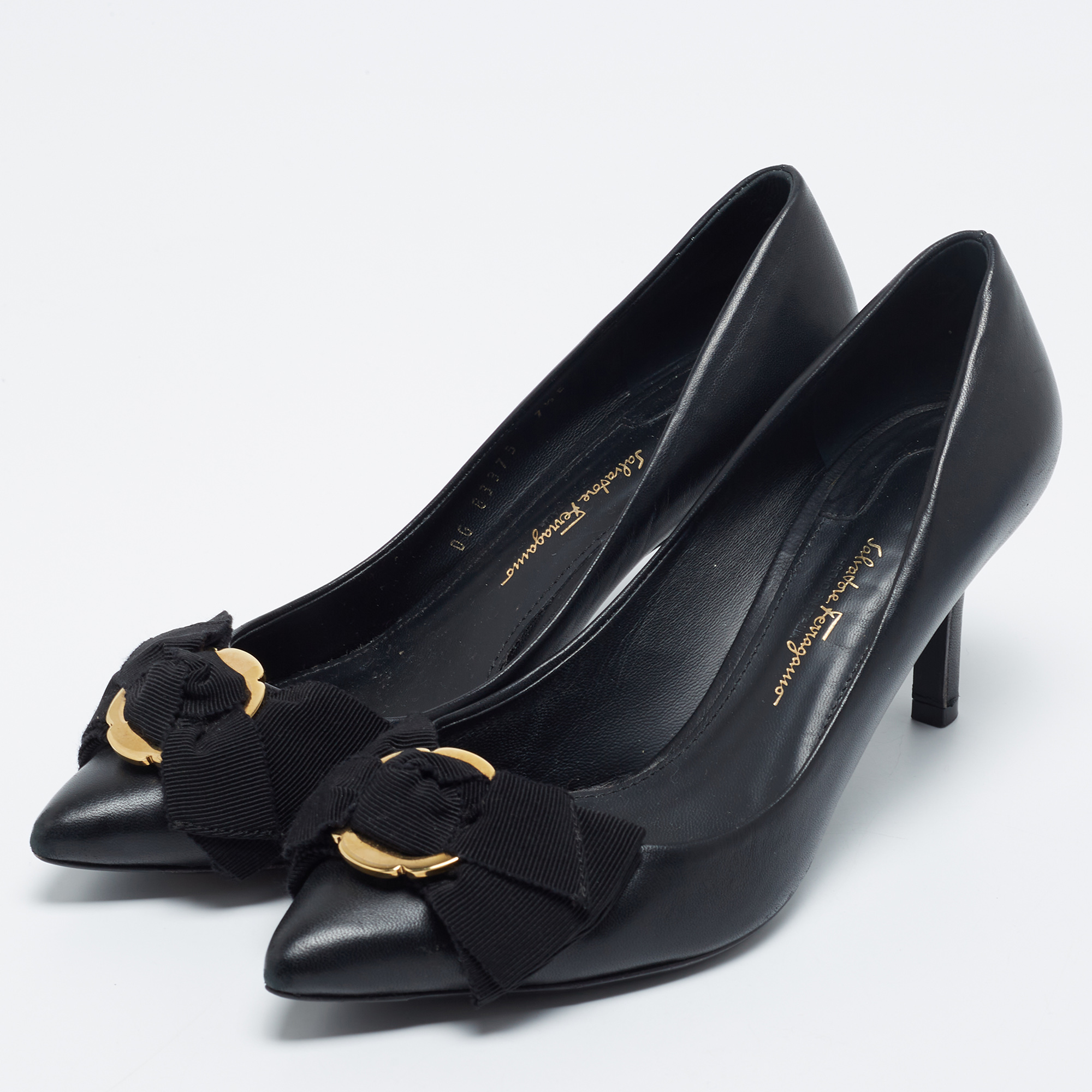 

Salvatore Ferragamo Black Leather Bow Pointed Toe Pumps Size