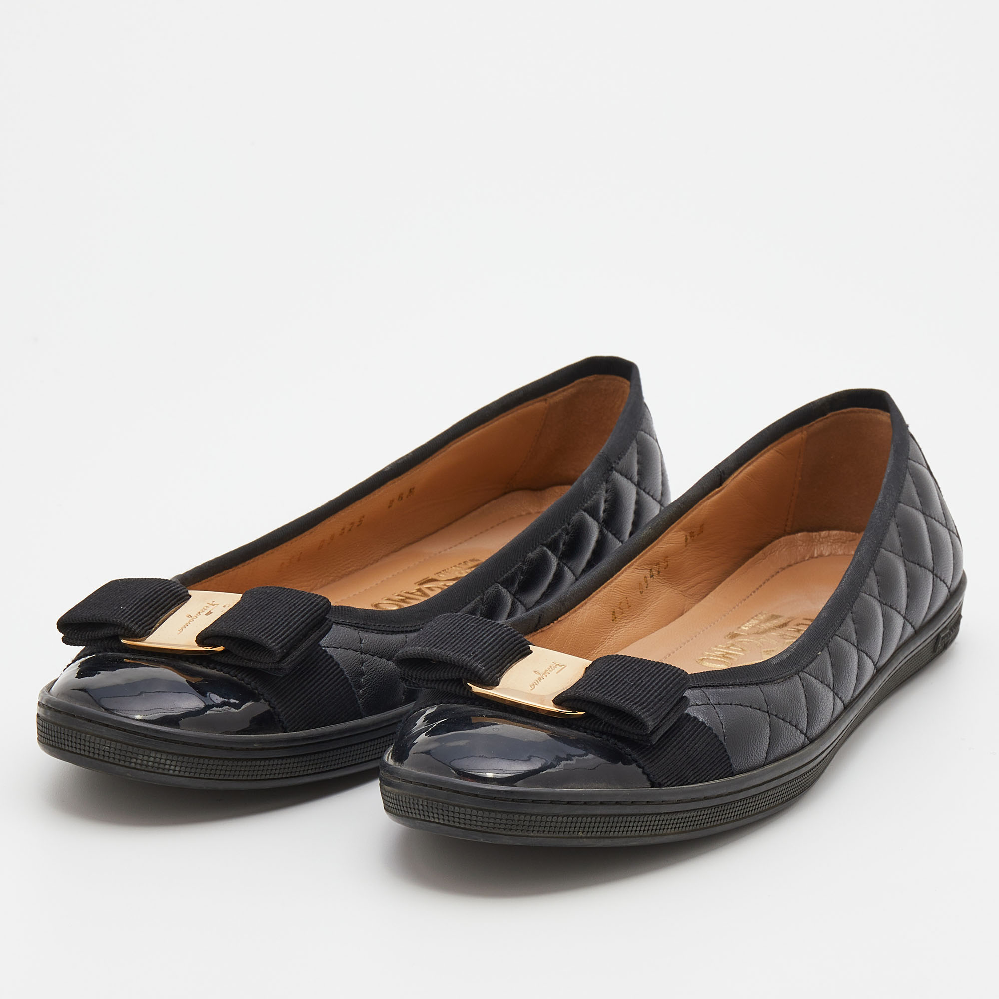 

Salvatore Ferragamo Black Quilted Leather Vara Bow Ballet Flats Size