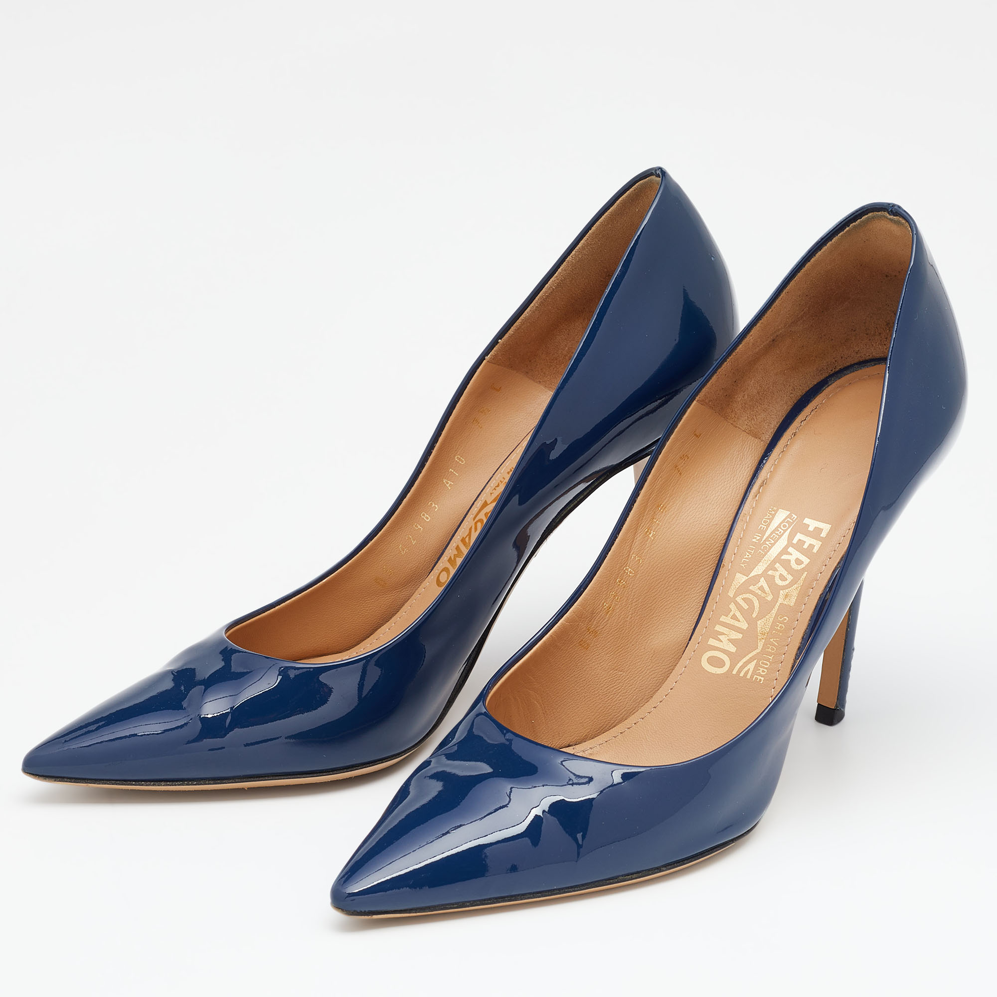

Salvatore Ferragamo Blue Patent Leather Pointed Toe Pumps Size