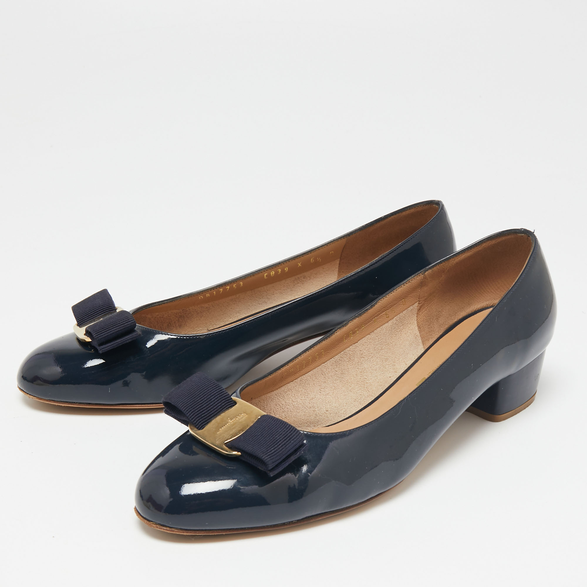 

Salvatore Ferragamo Navy Blue Patent Leather Vara Bow Block Heel Pumps Size