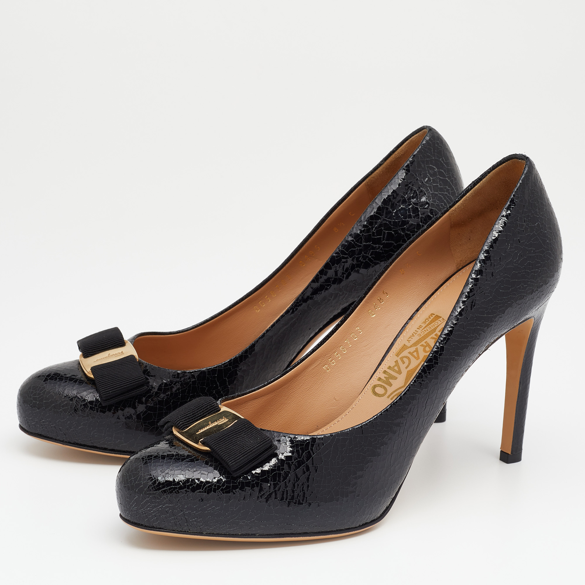 

Salvatore Ferragamo Black Crinkled Leather Vara Bow Pumps Size