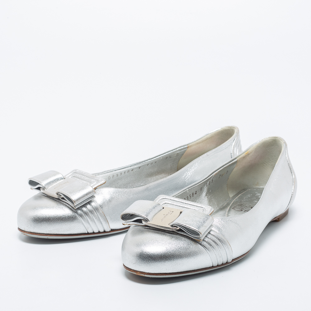 

Salvatore Ferragamo Silver Leather Vara Bow Ballet Flats Size