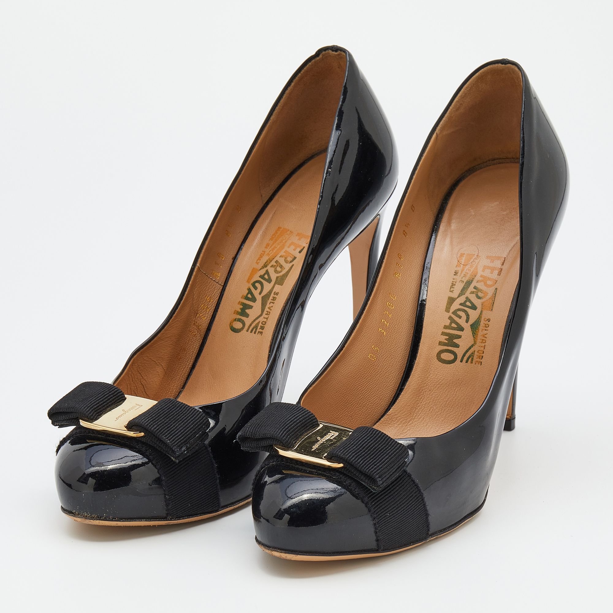 

Salvatore Ferragamo Black Patent Leather Vara Bow Pumps Size