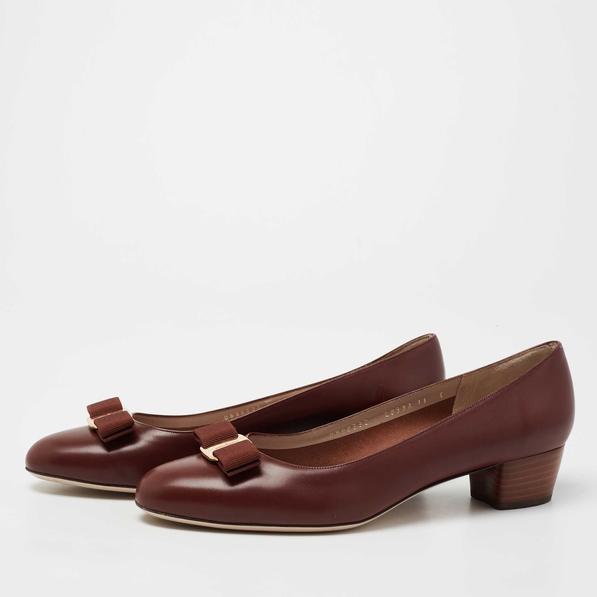 

Salvatore Ferragamo Brown Leather Vara Bow Pumps Size