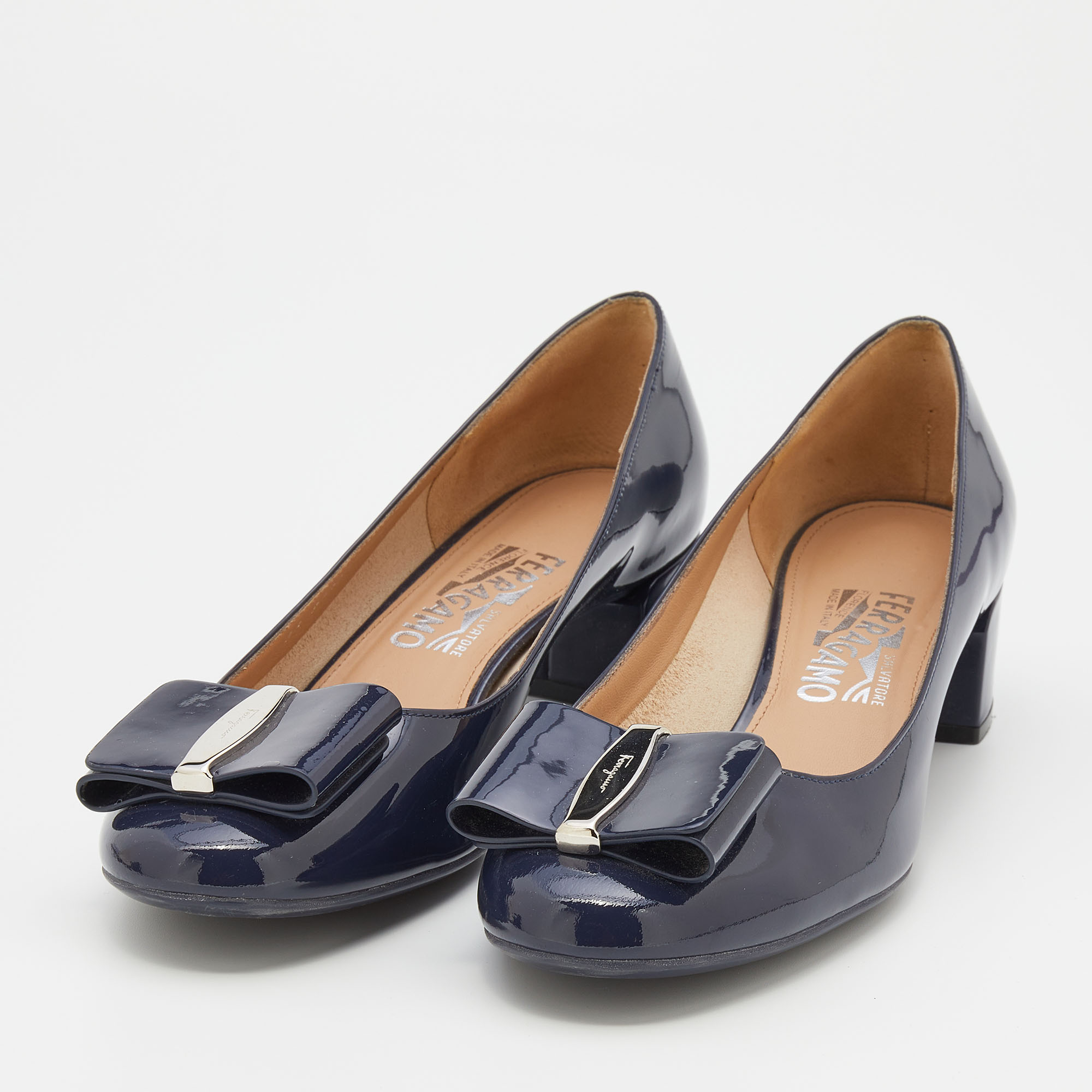 

Salvatore Ferragamo Midnight Blue Patent Leather Vara Bow Pumps Size