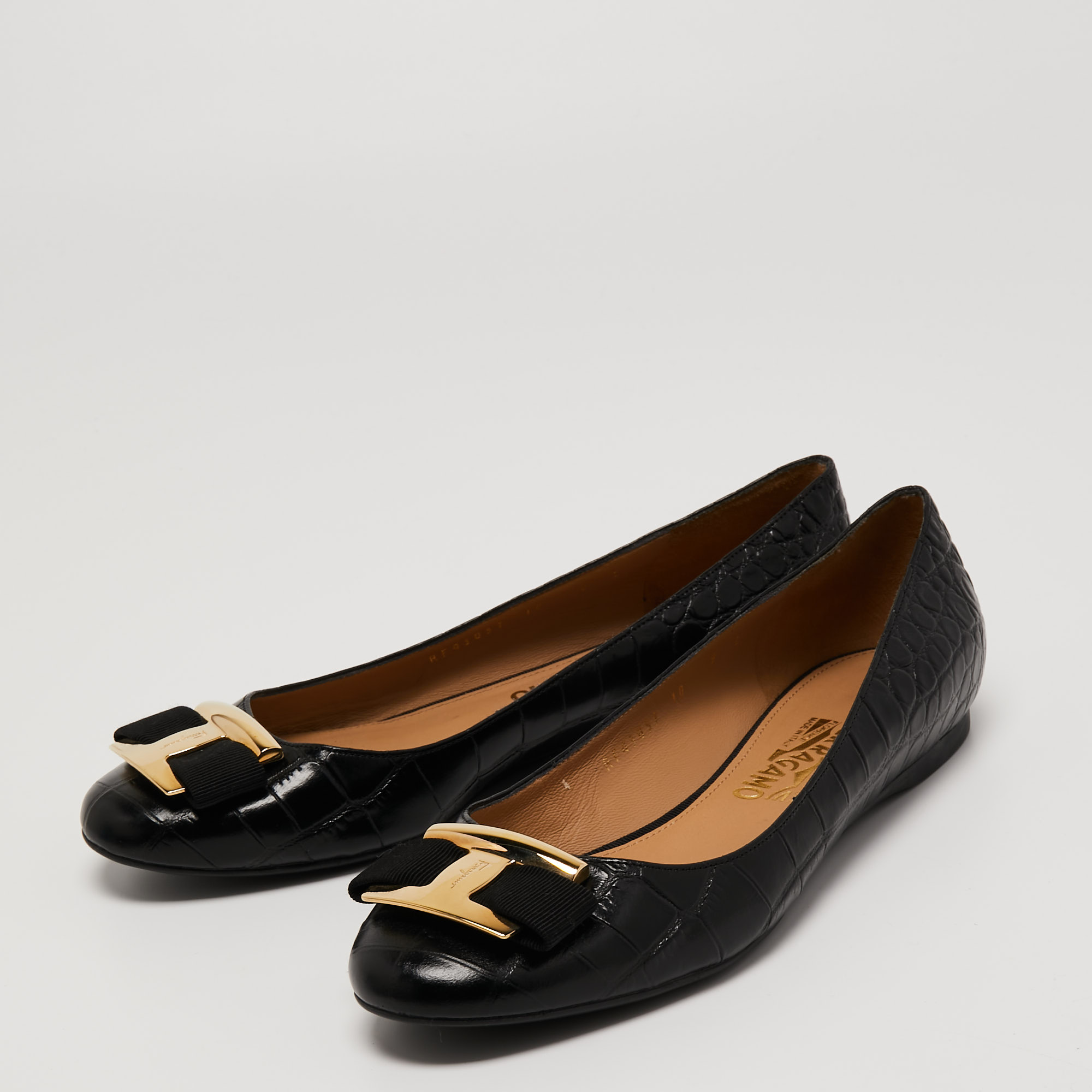 

Salvatore Ferragamo Black Crocodile Leather Vara Ballet Flats Size