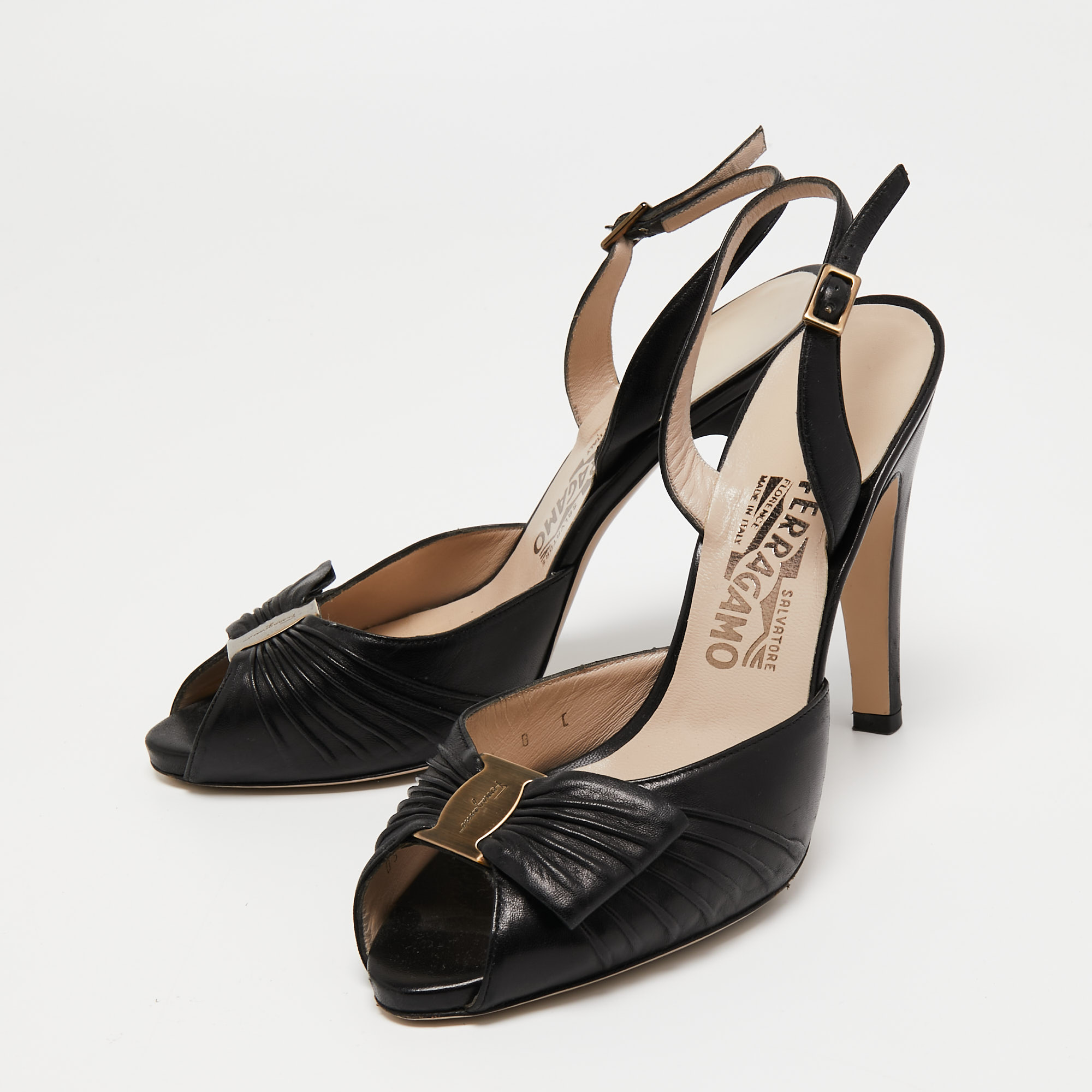 

Salvatore Ferragamo Black Leather Bow Detail Slingback Sandals Size