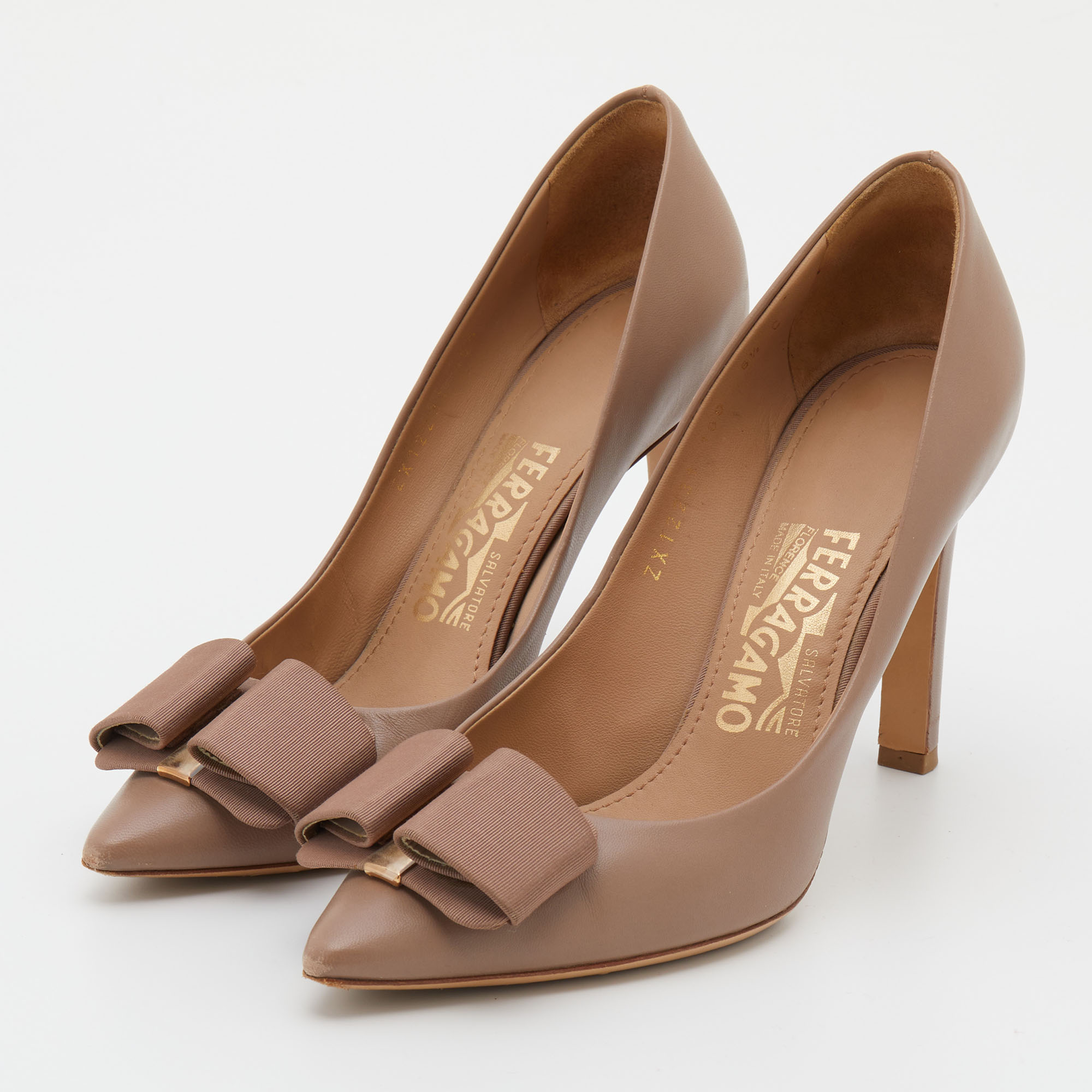 

Salvatore Ferragamo Beige Leather Zeri Bow Pointed Toe Pumps Size