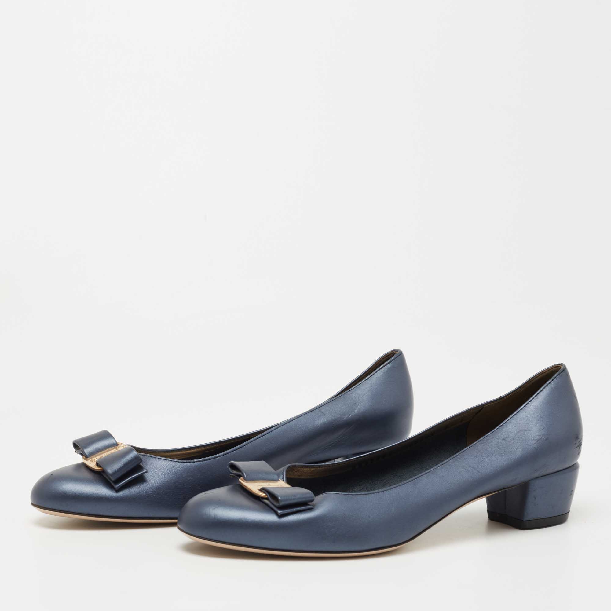 

Salvatore Ferragamo Navy Blue Leather Vara Bow Block Heel Pumps Size