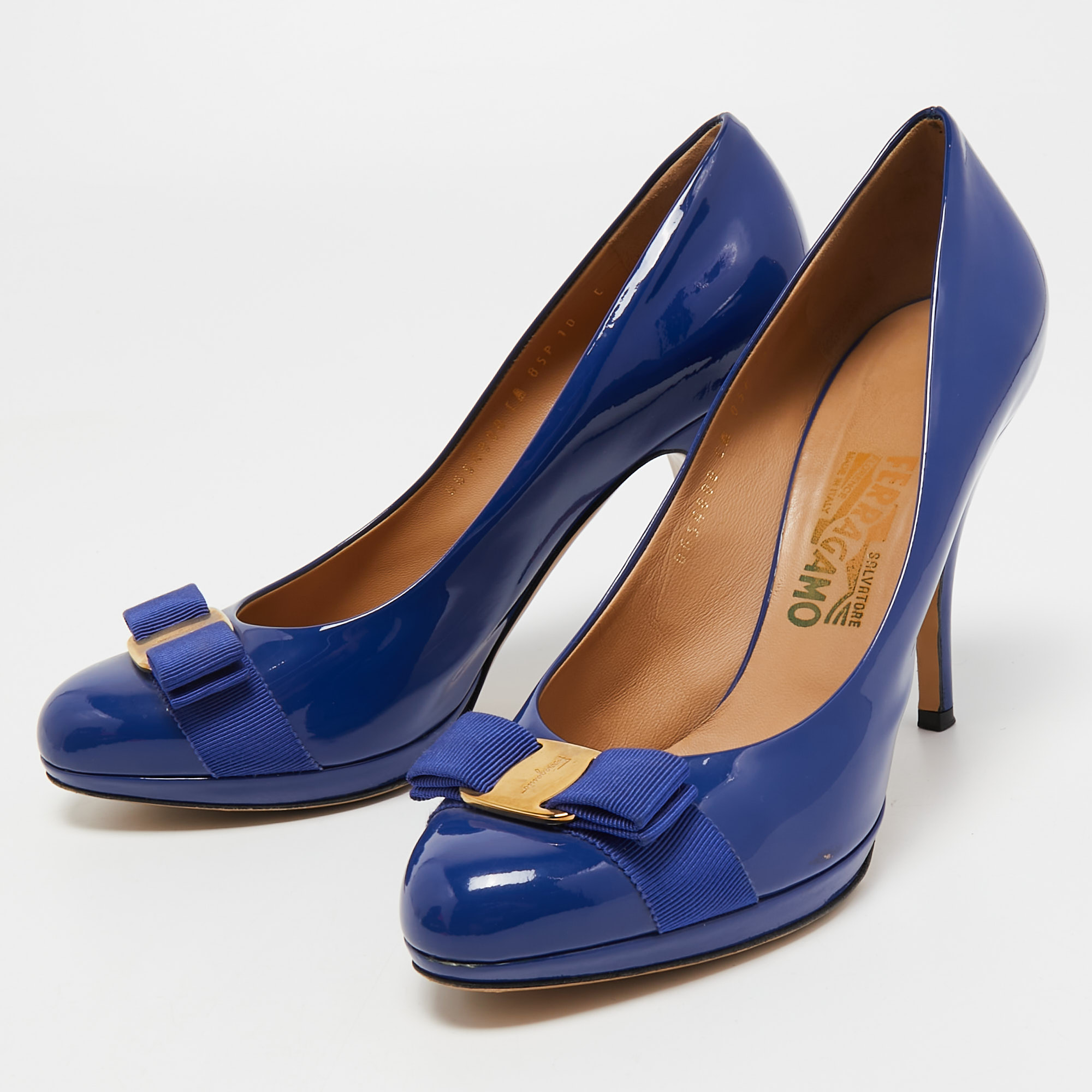

Salvatore Ferragamo Blue Patent Leather Vara Bow Pumps Size