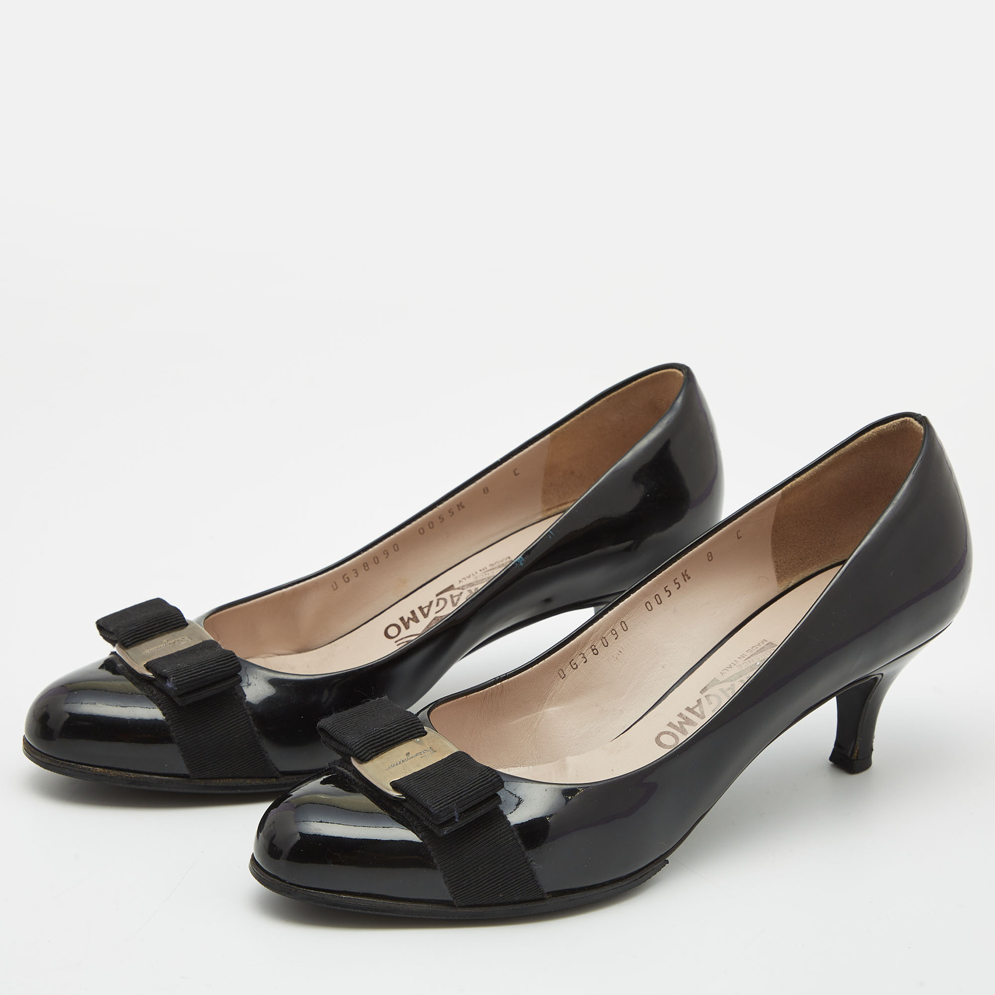 

Salvatore Ferragamo Black Patent Leather Vara Bow Pumps Size