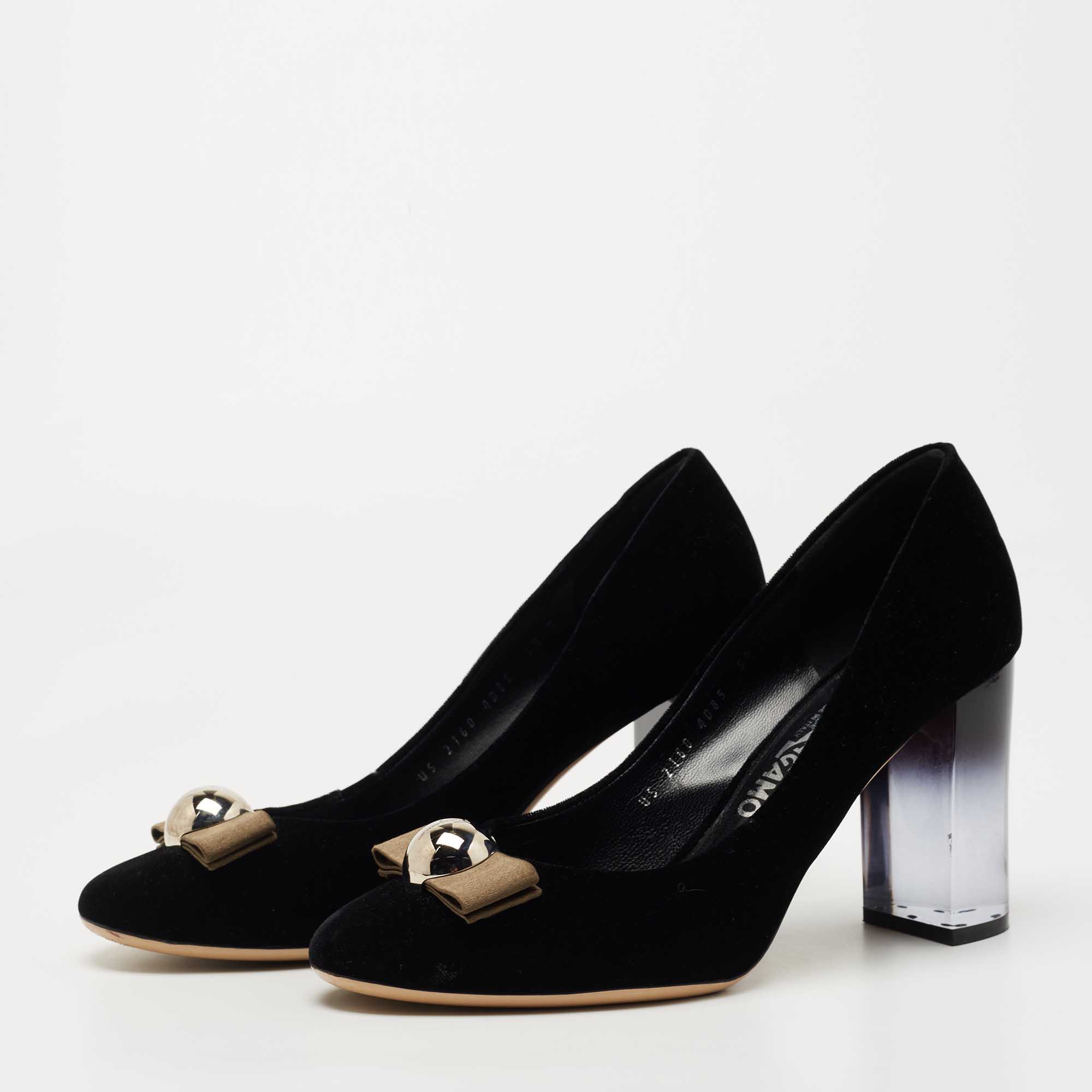 

Salvatore Ferragamo Black Velvet Fiammetta Pumps Size