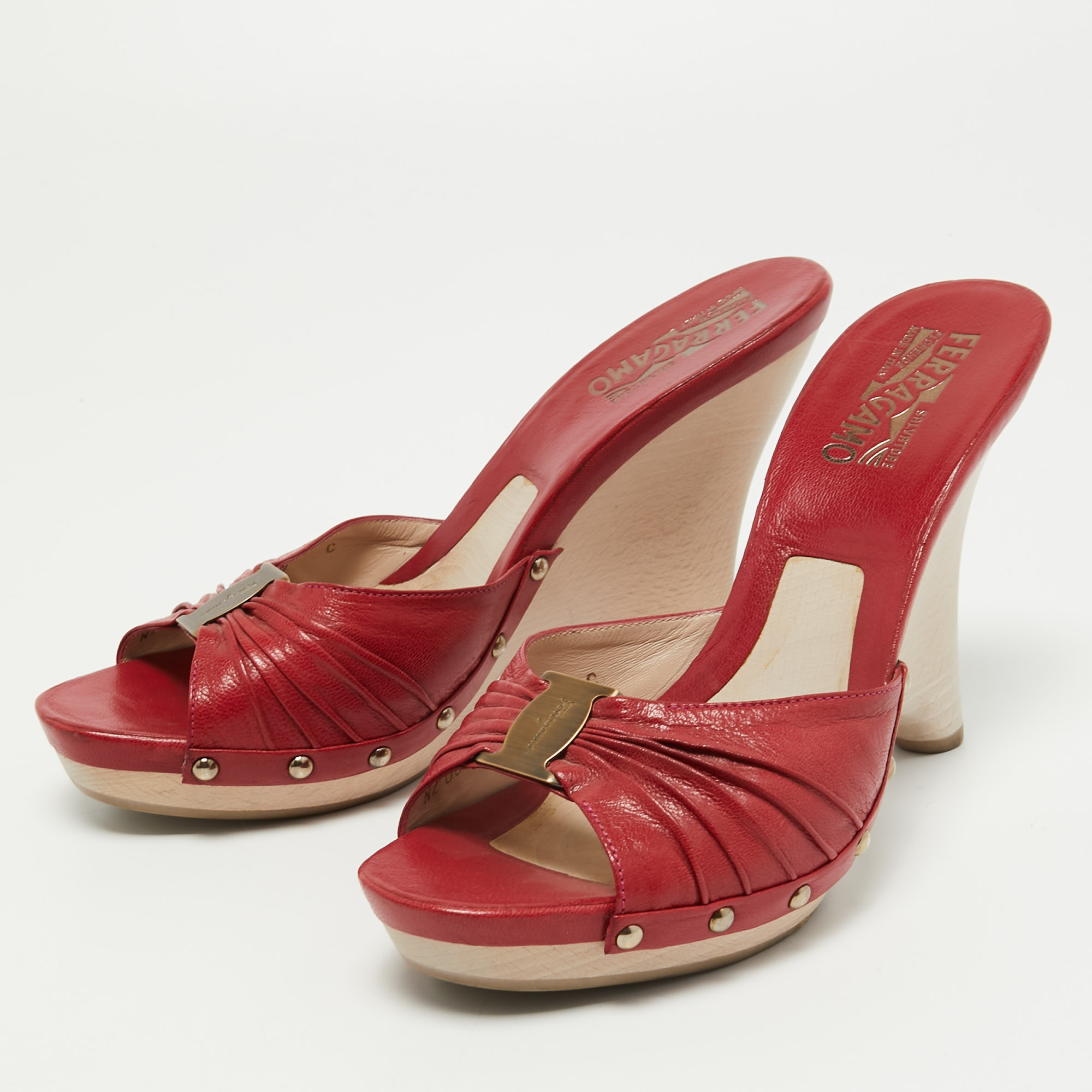 

Salvatore Ferragamo Red Pleated Leather Open Toe Wedge Sandals Size