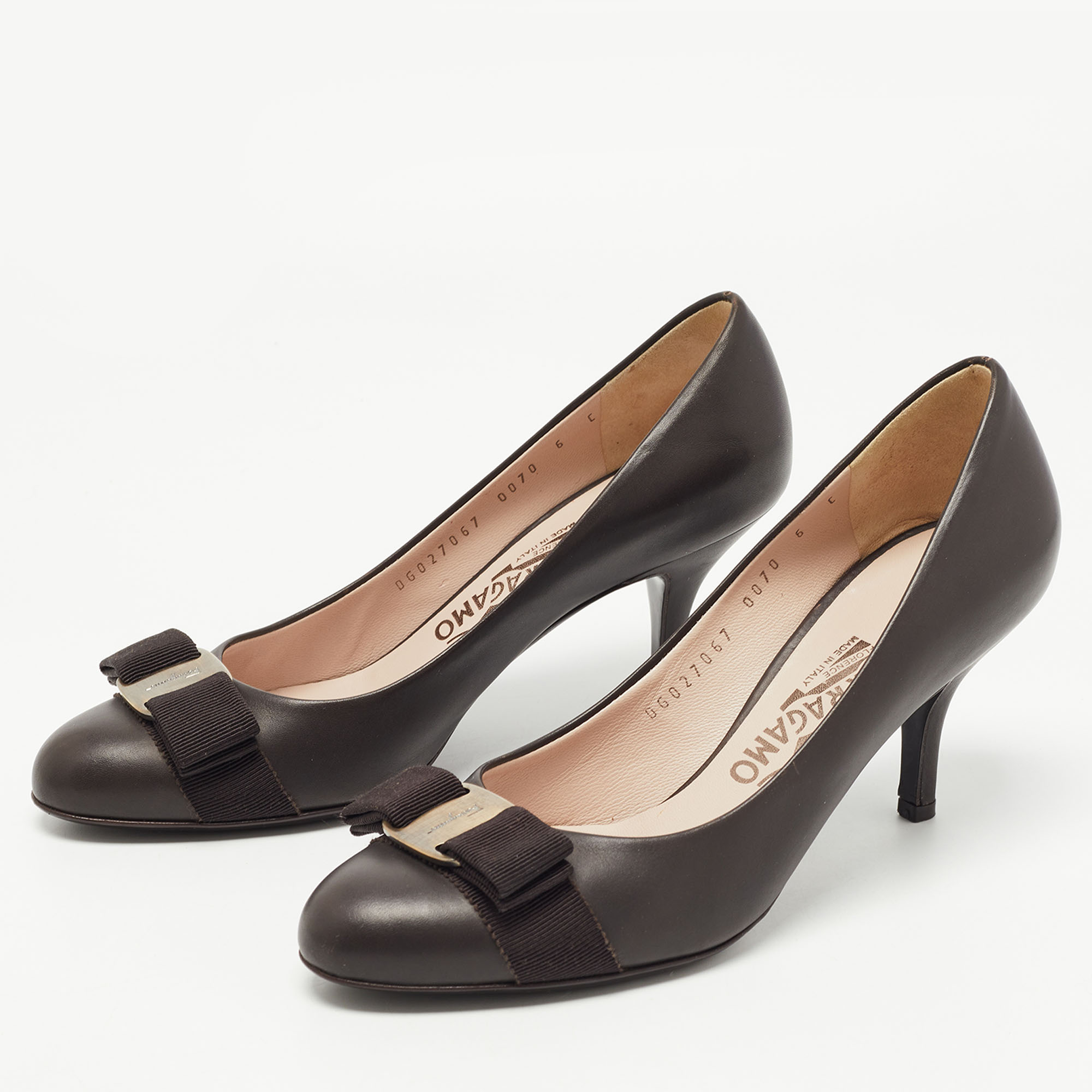 

Salvatore Ferragamo Dark Brown Leather Vara Bow Round Toe Pumps Size