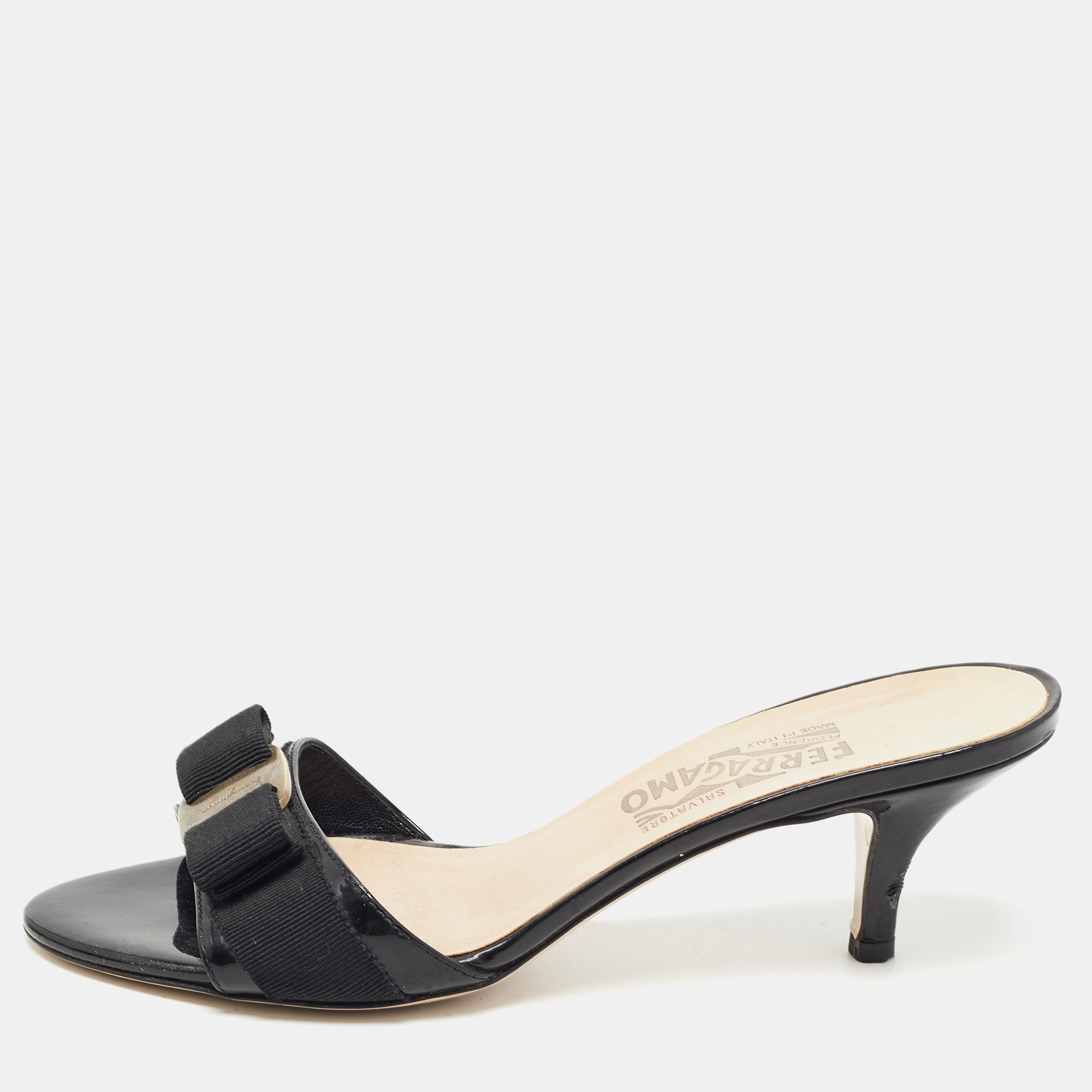 Pre-owned Salvatore Ferragamo Black Patent Leather Vara Bow Sandals Size 37.5