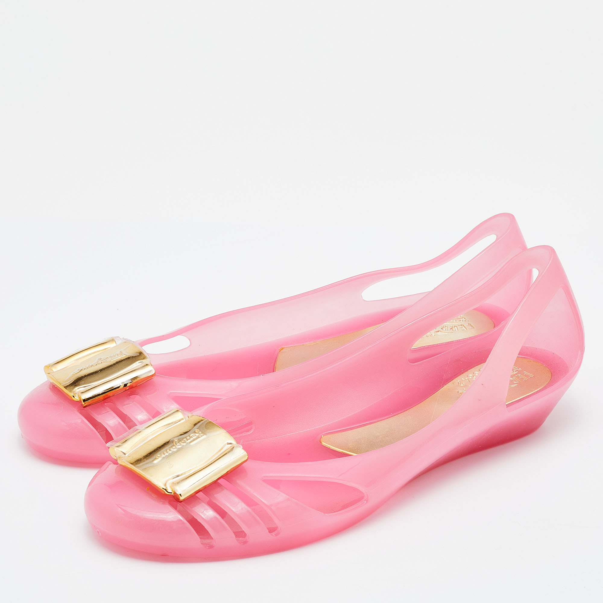 

Salvatore Ferragamo Pink Jelly Bermuda Flats Size