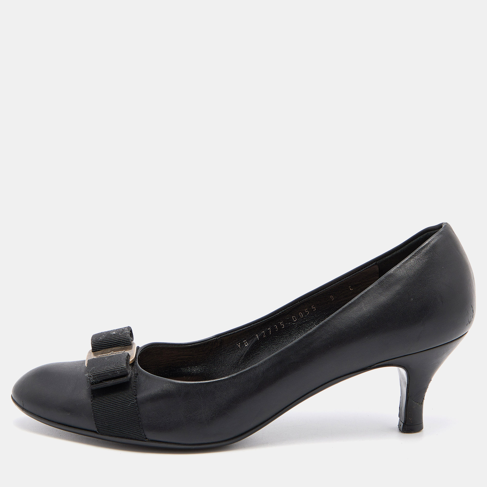 Pre-owned Ferragamo Black Leather Vara Bow Pumps Size 39.5