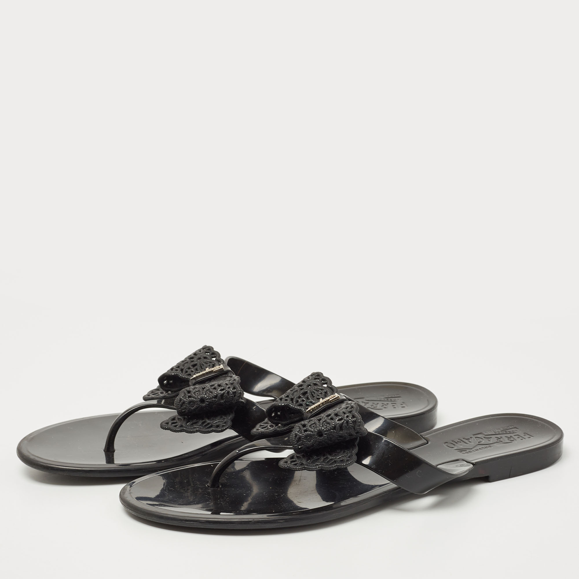 

Salvatore Ferragamo Black Rubber Bali Thong Sandals Size