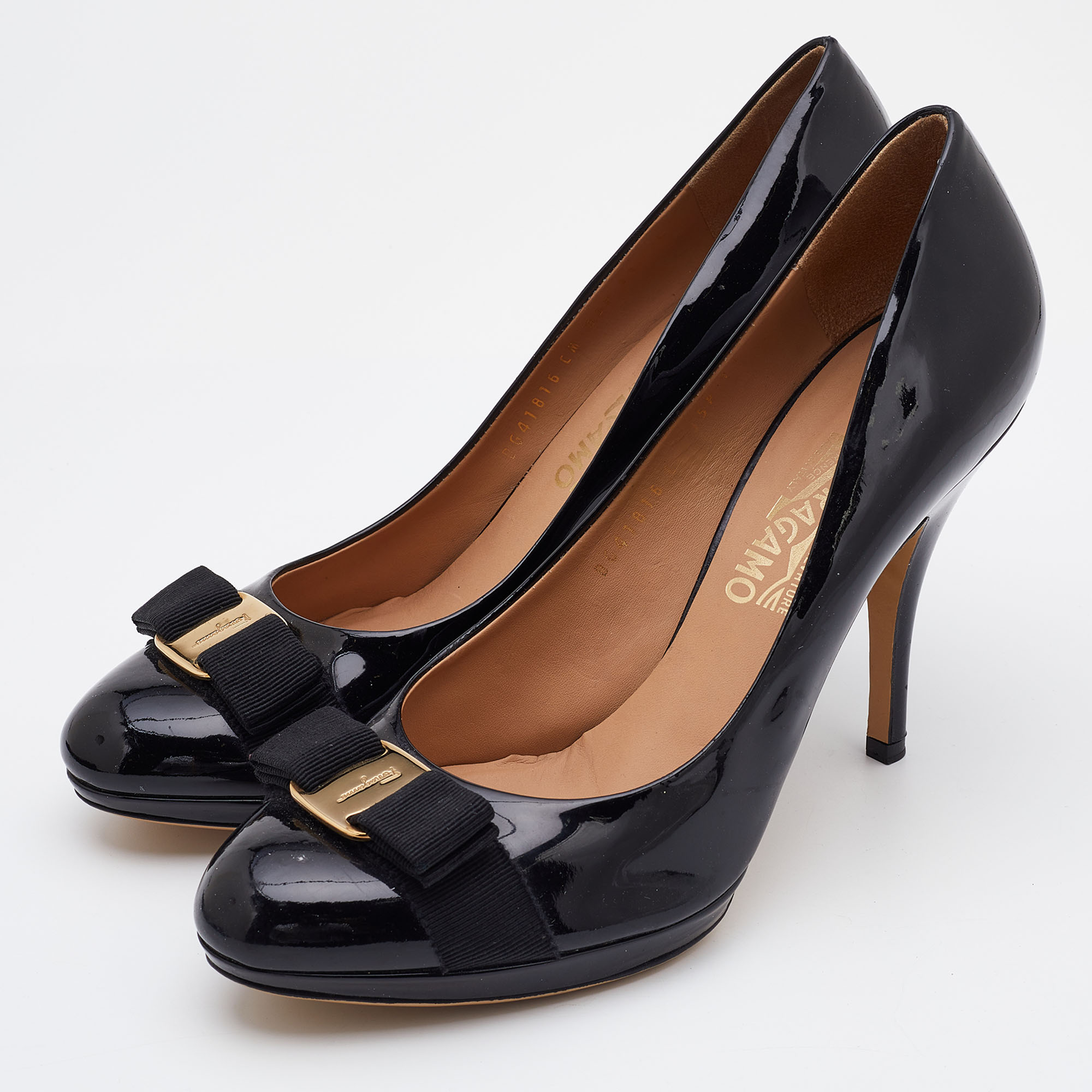 

Salvatore Ferragamo Black Patent Leather Vara Bow Pumps Size