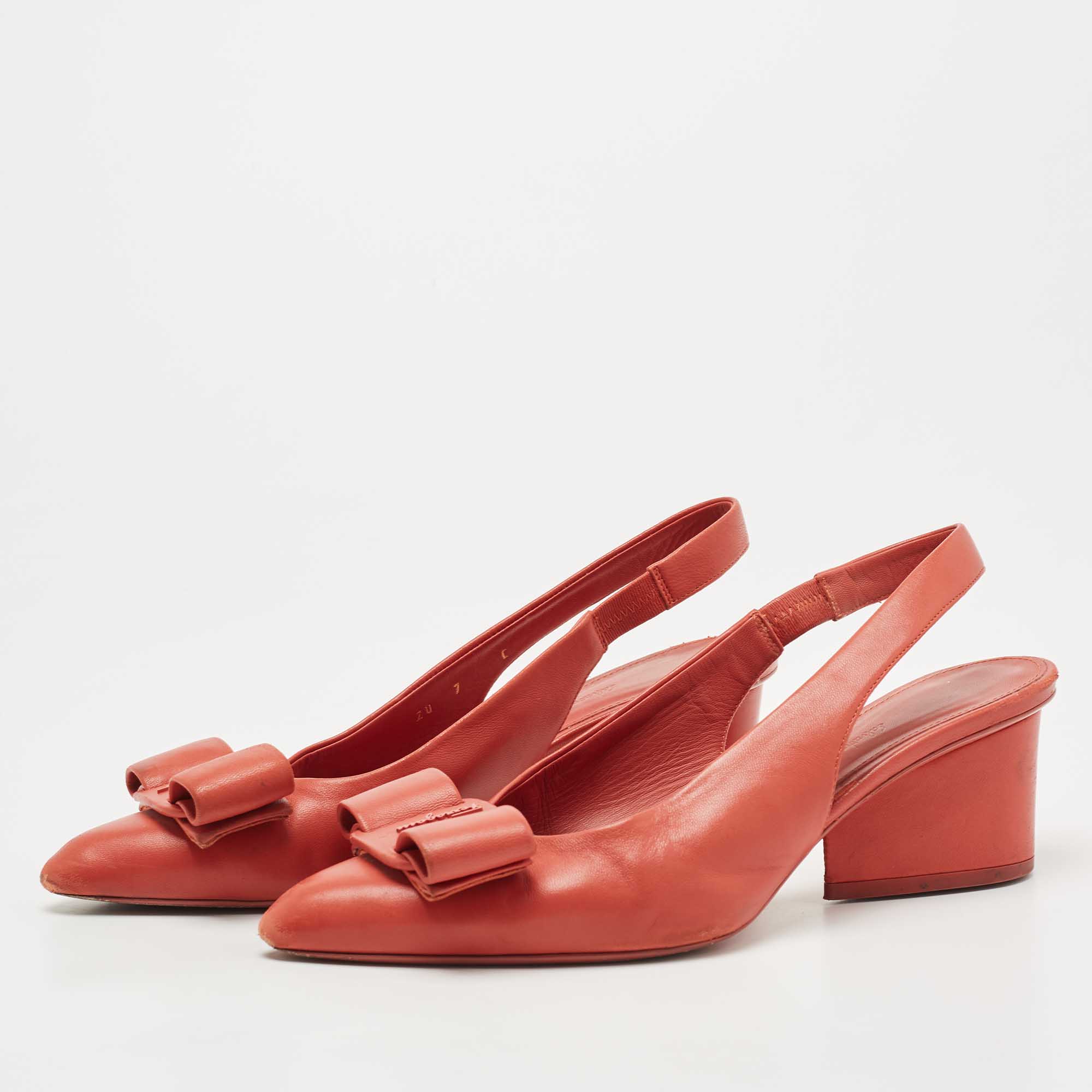 

Salvatore Ferragamo Red Leather Vara Bow Slingback Pumps Size