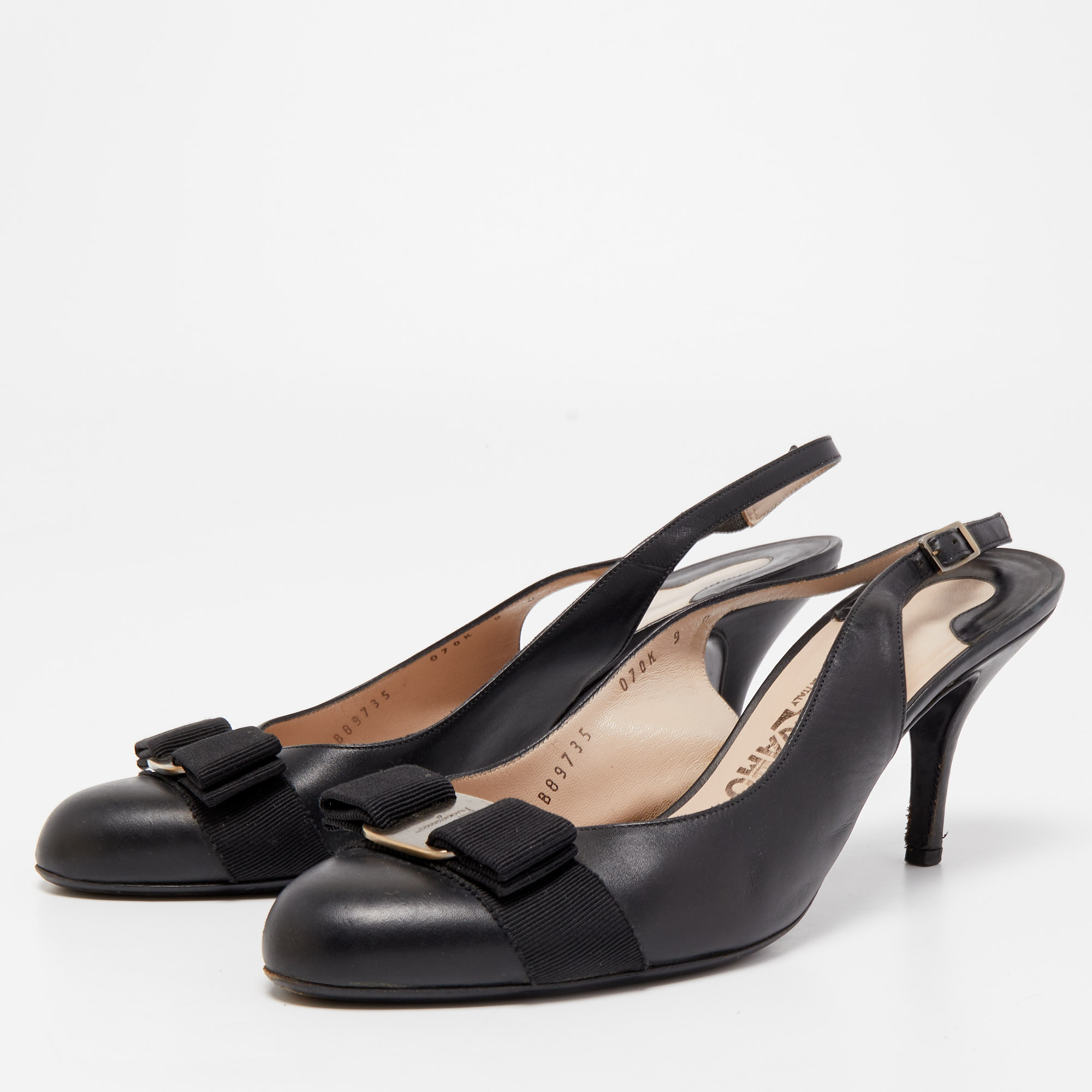 

Salvatore Ferragamo Black Leather Vara Bow Slingback Pumps Size