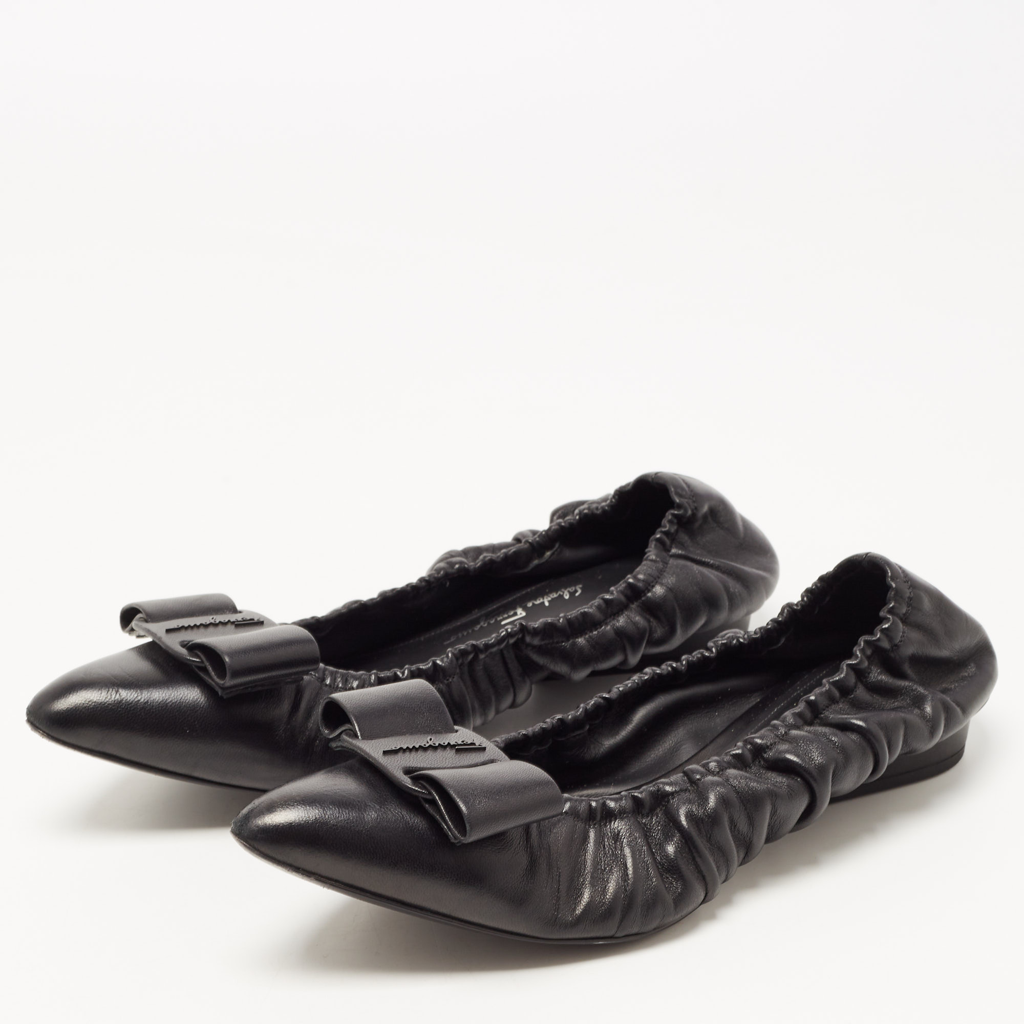 

Salvatore Ferragamo Black Leather Vara Bow Scrunch Ballet Flats Size