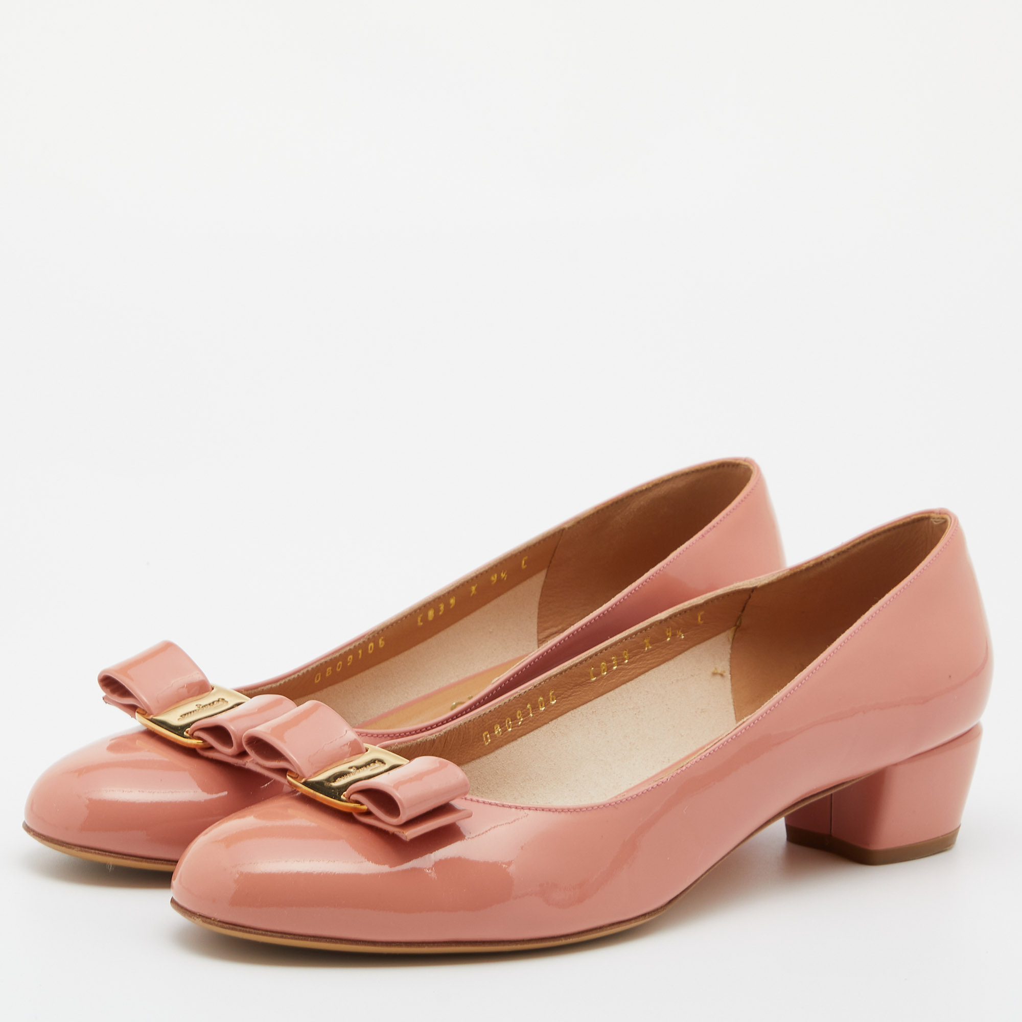 

Salvatore Ferragamo Pink Patent Leather Vara Bow Pumps Size