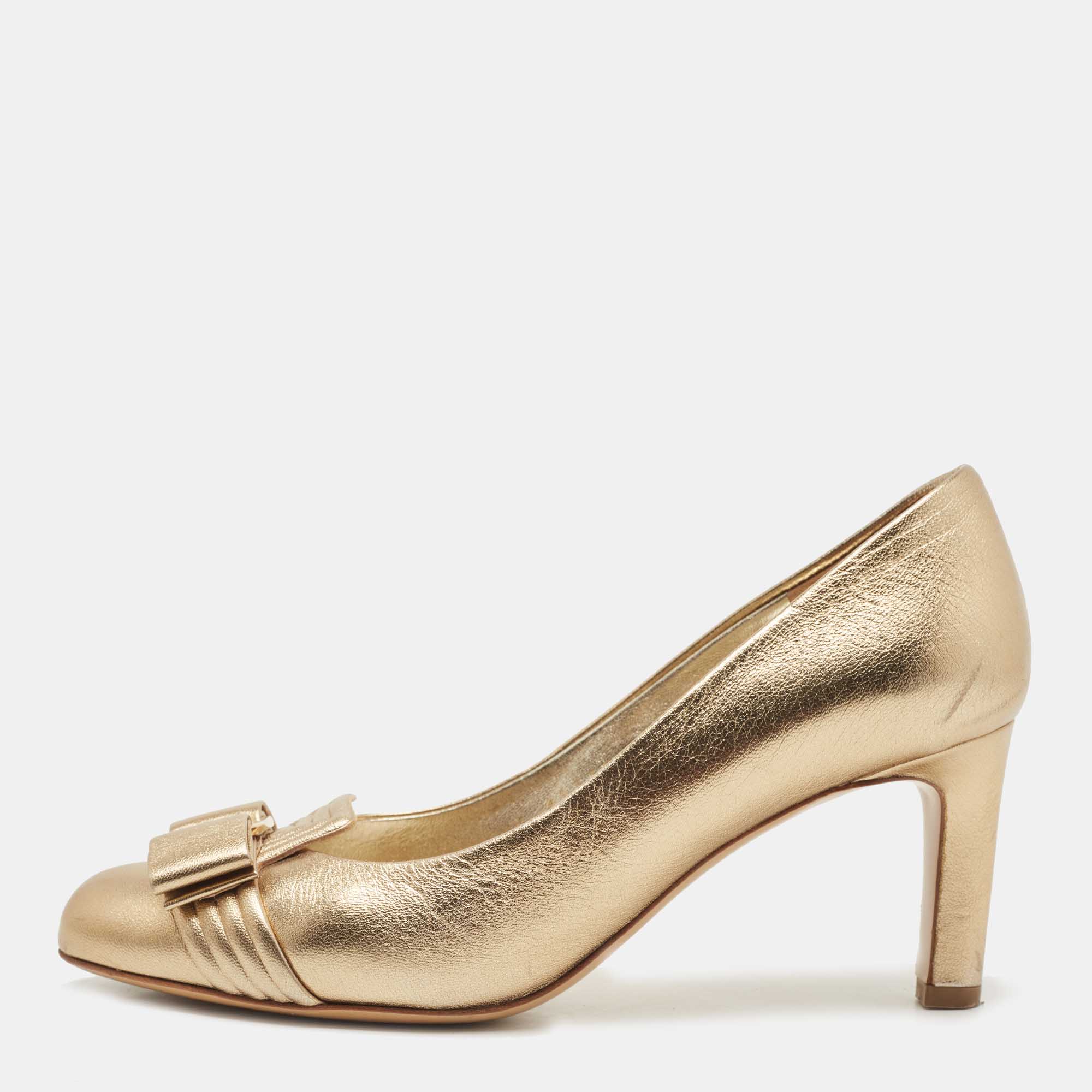 

Salvatore Ferragamo Gold Leather Pumps Size